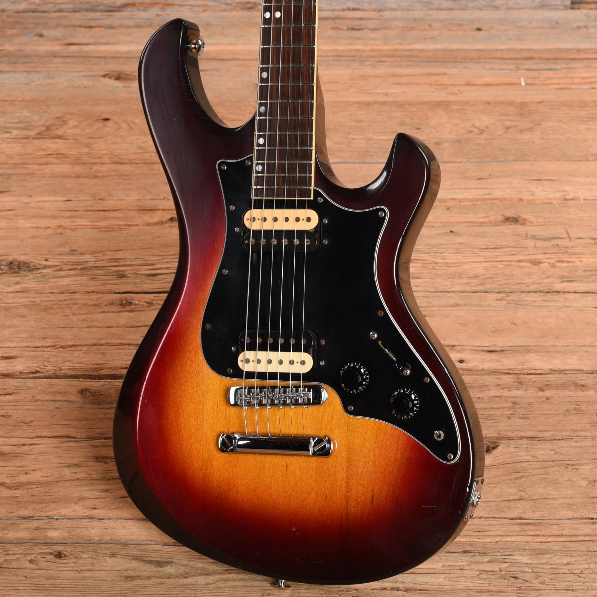 Gibson Victory MV2 CM Sunburst 1981 Electric Guitars