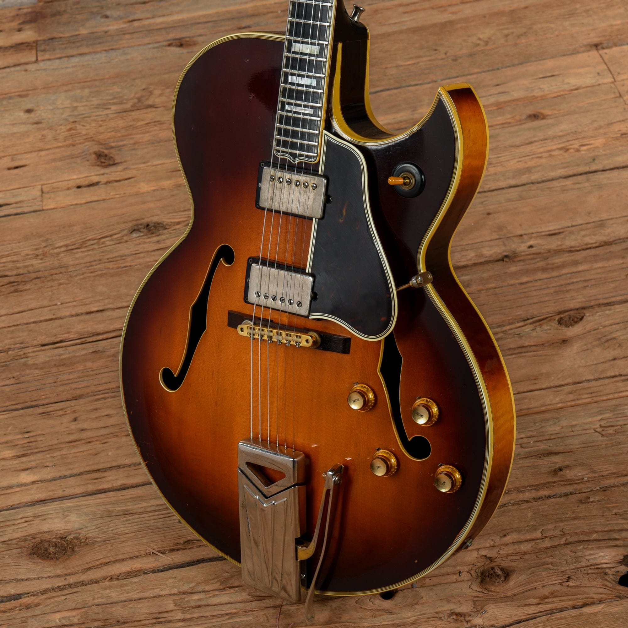 Gibson Byrdland Sunburst 1960 Electric Guitars / Hollow Body
