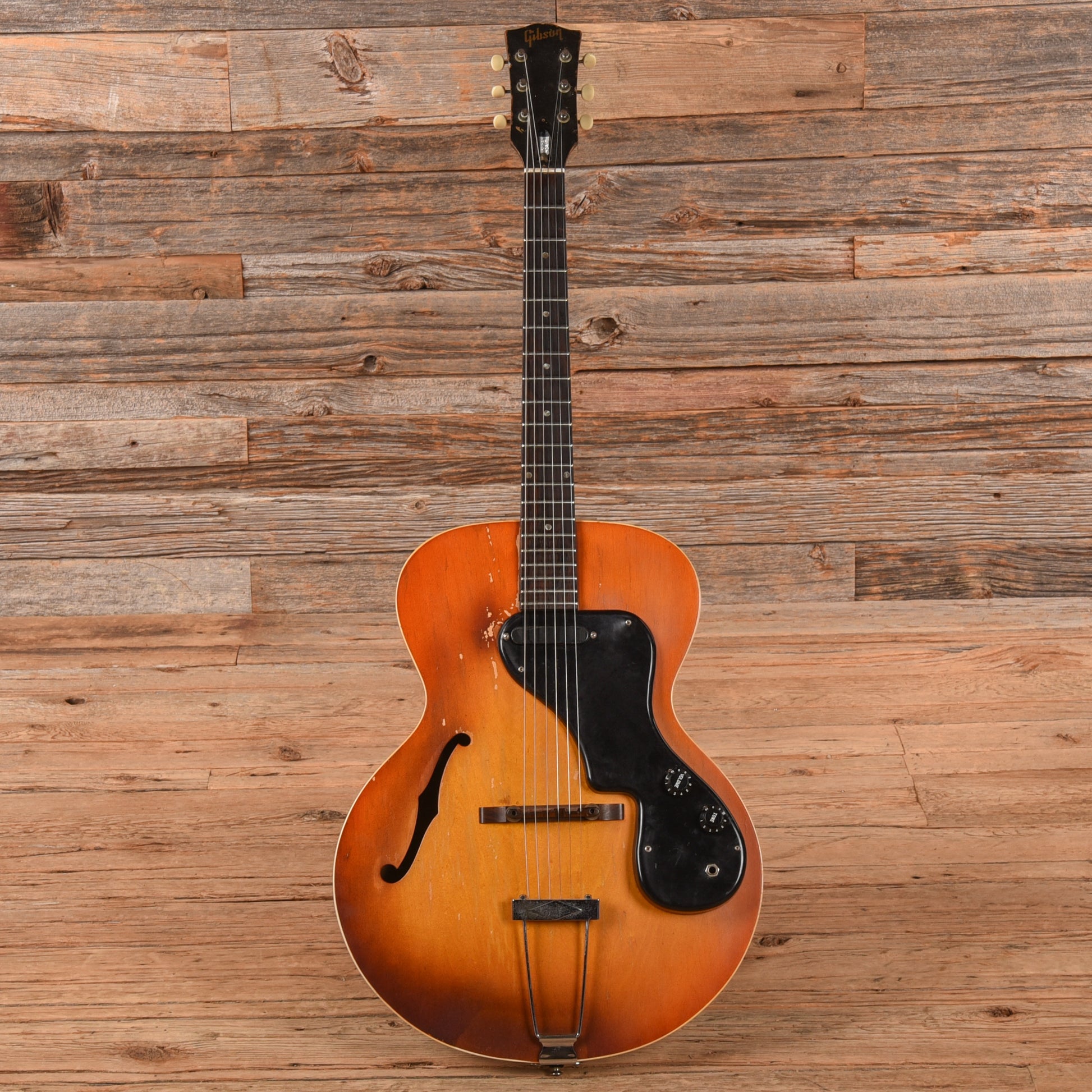 Gibson ES-120 T Sunburst 1965 Electric Guitars / Hollow Body