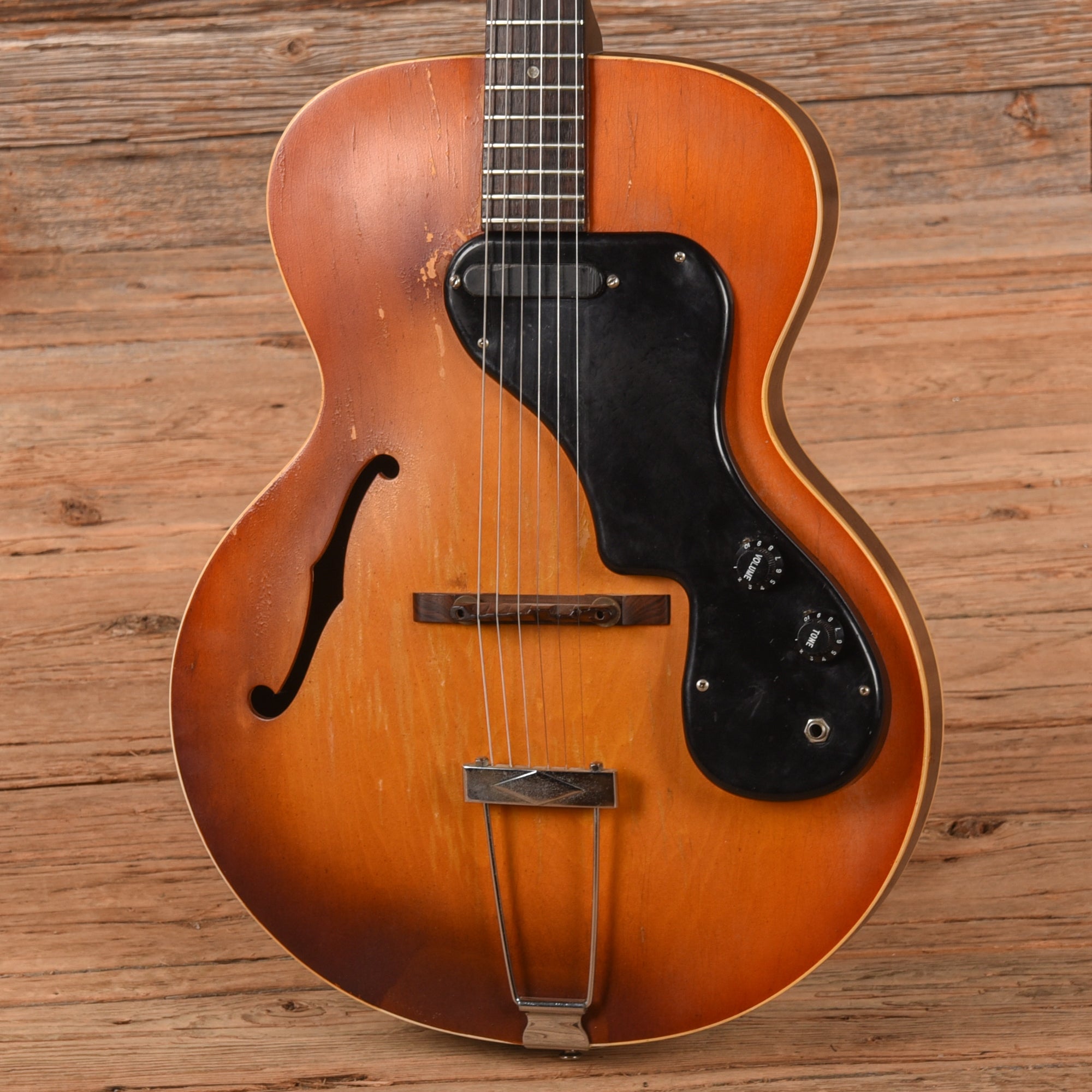 Gibson ES-120 T Sunburst 1965 Electric Guitars / Hollow Body
