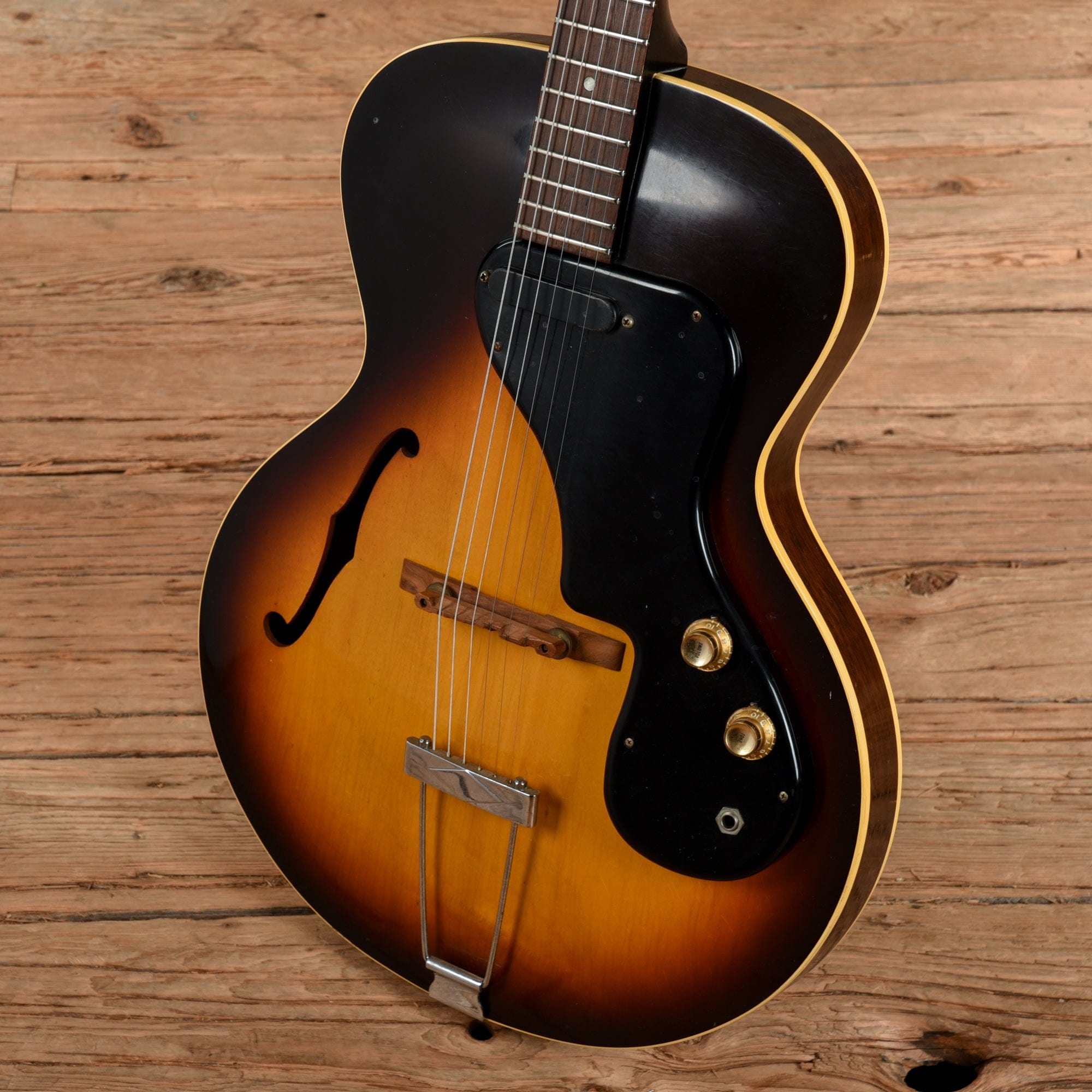 Gibson ES-120T Sunburst 1960s Electric Guitars / Hollow Body