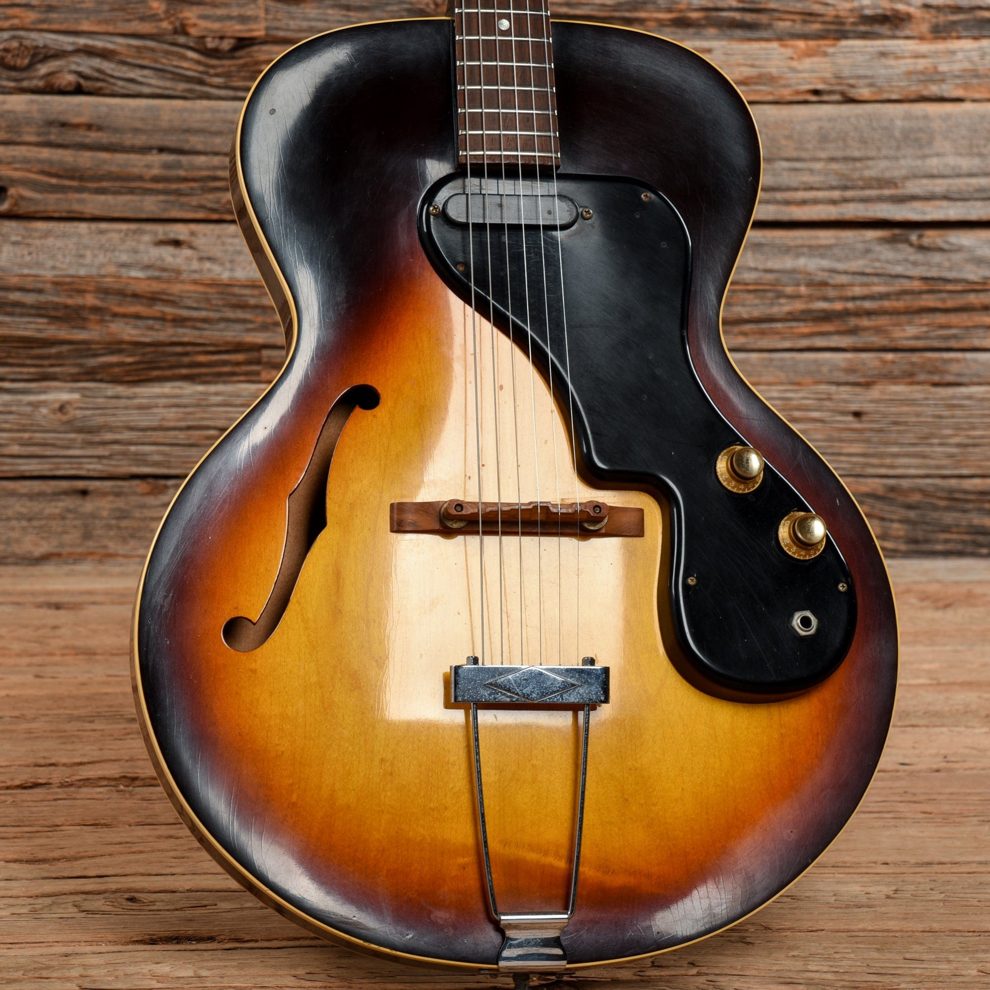 Gibson ES-120T Sunburst 1960s Electric Guitars / Hollow Body