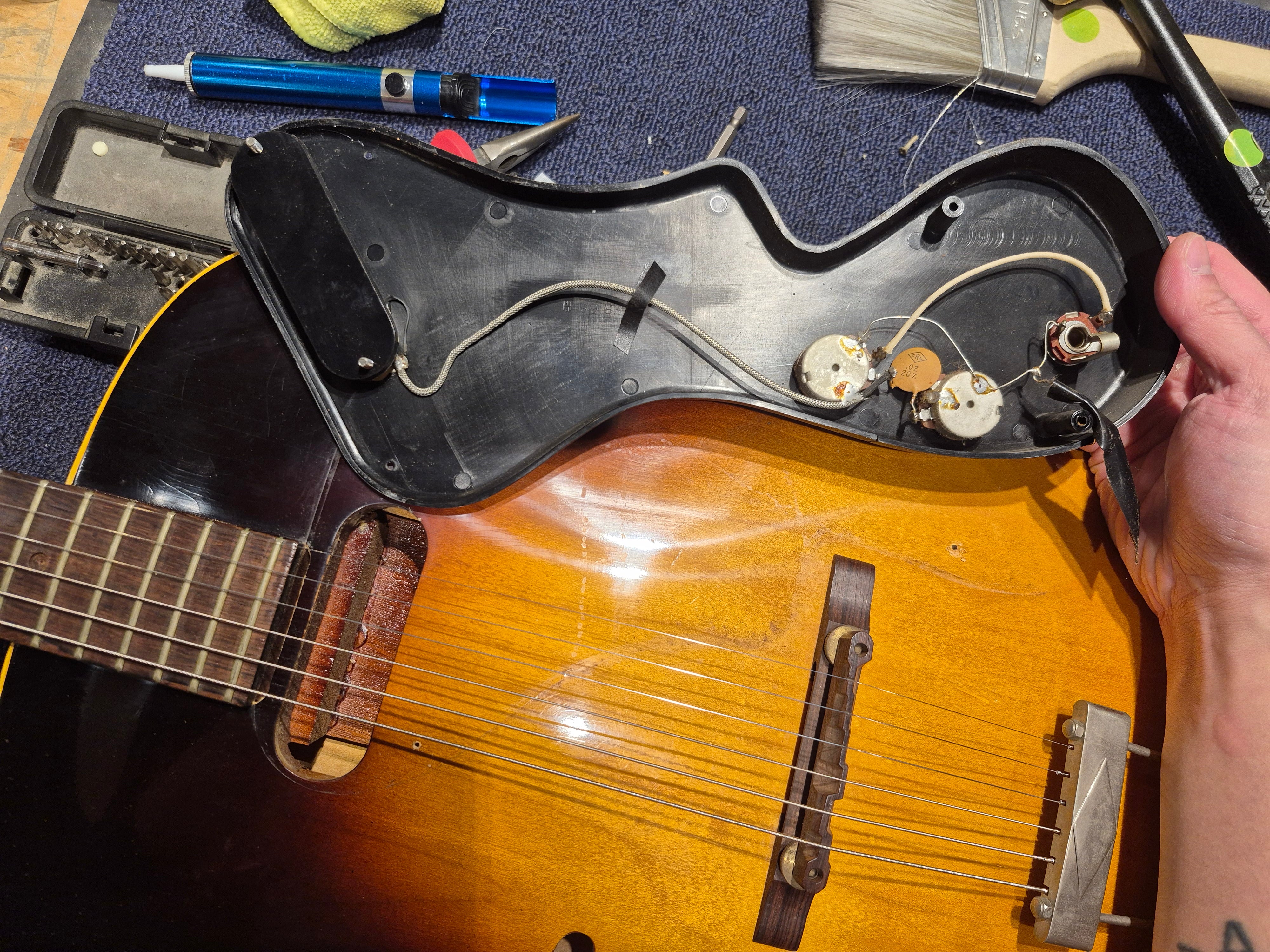 Gibson ES-120T Sunburst 1964 Electric Guitars / Hollow Body