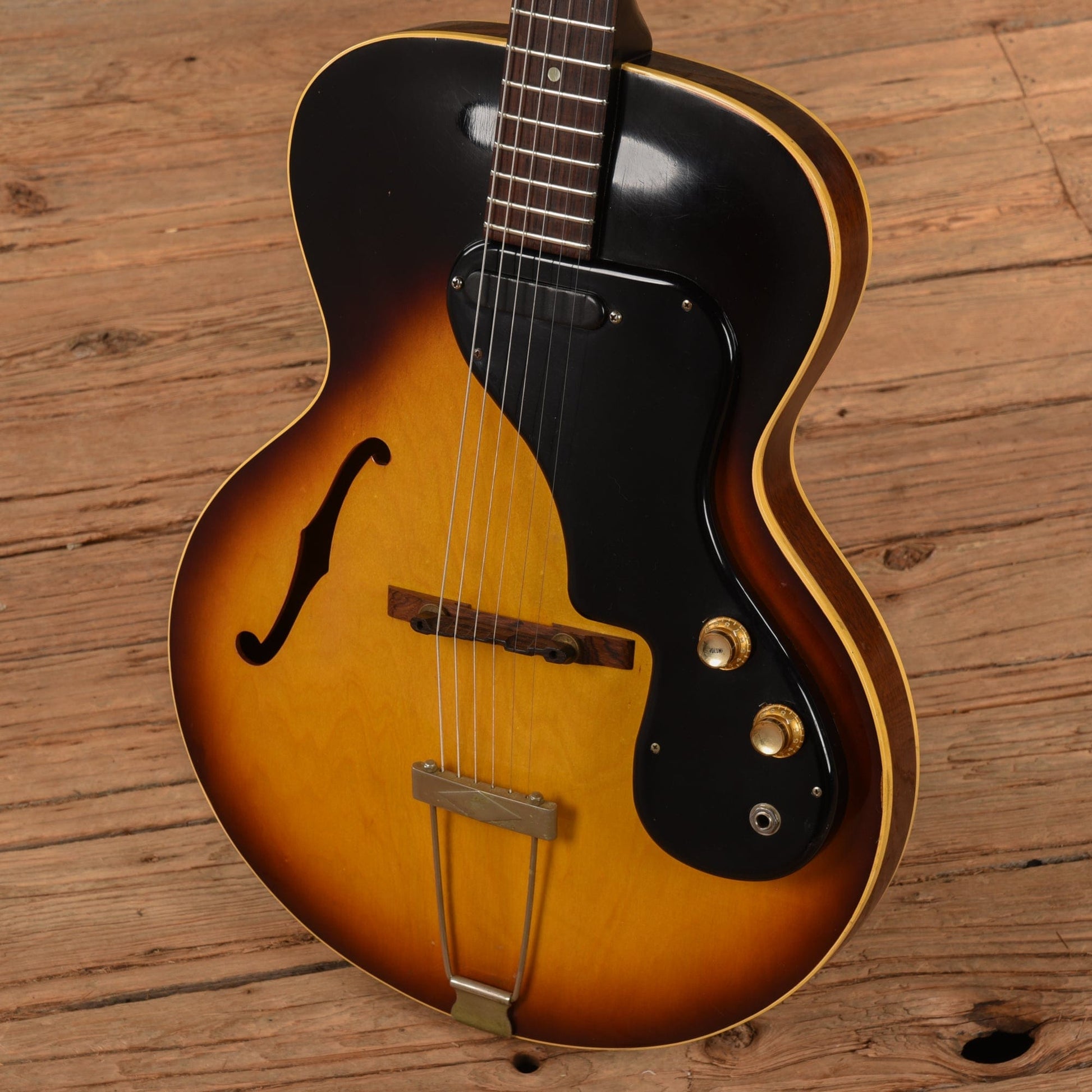 Gibson ES-120T Sunburst 1964 Electric Guitars / Hollow Body