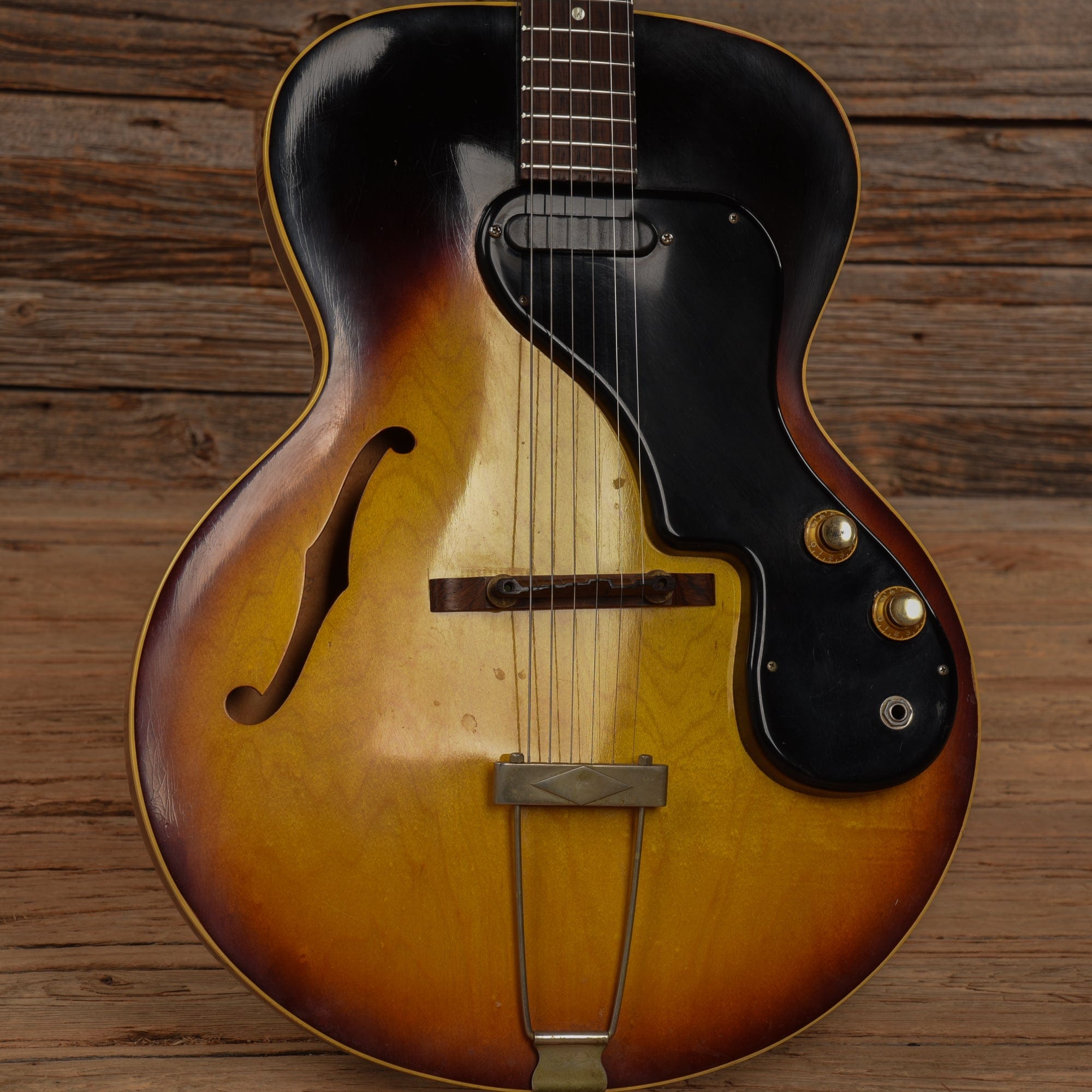 Gibson ES-120T Sunburst 1964 Electric Guitars / Hollow Body