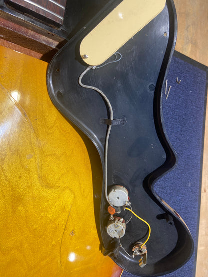 Gibson ES-120T Sunburst 1964 Electric Guitars / Hollow Body