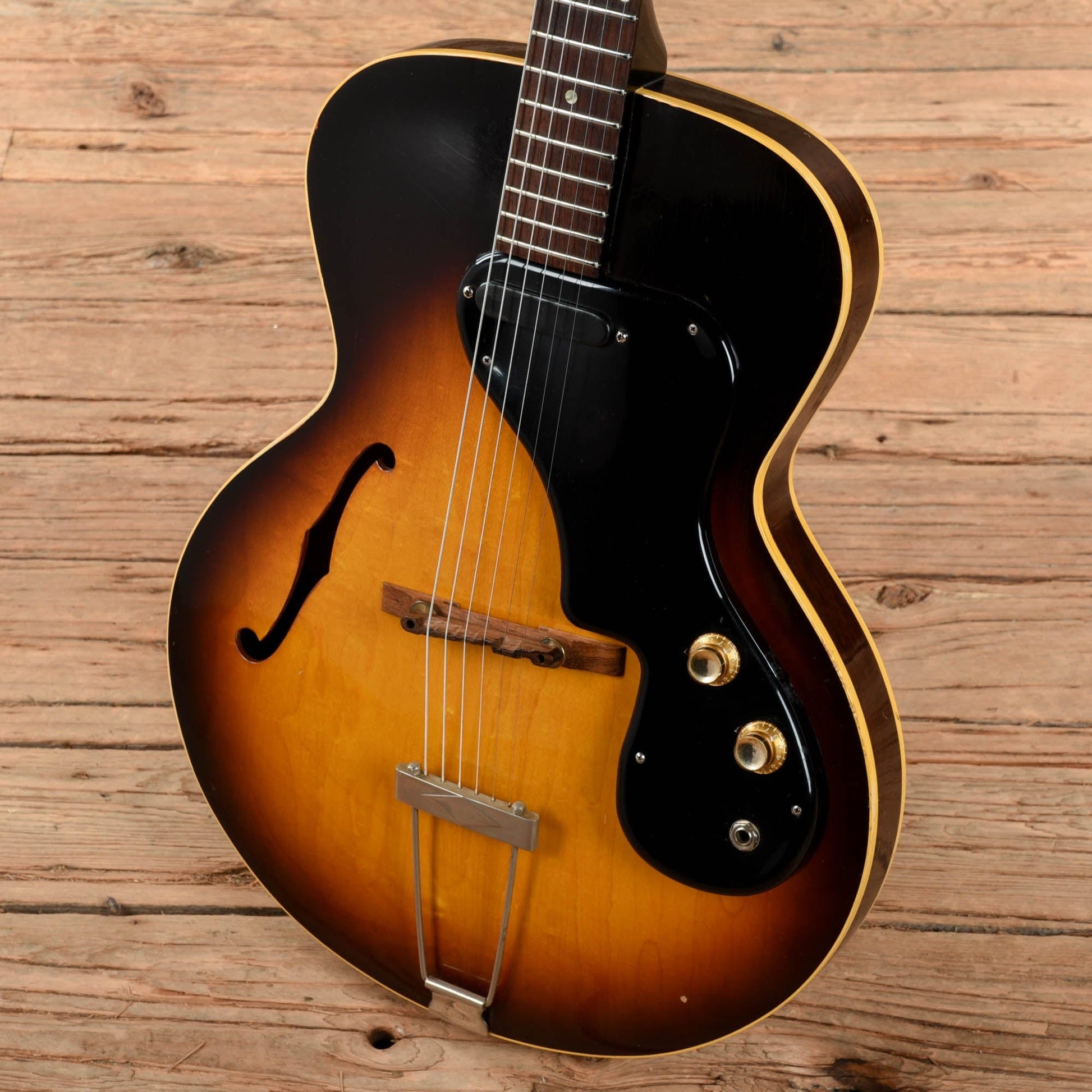 Gibson ES-120T Sunburst 1964 Electric Guitars / Hollow Body