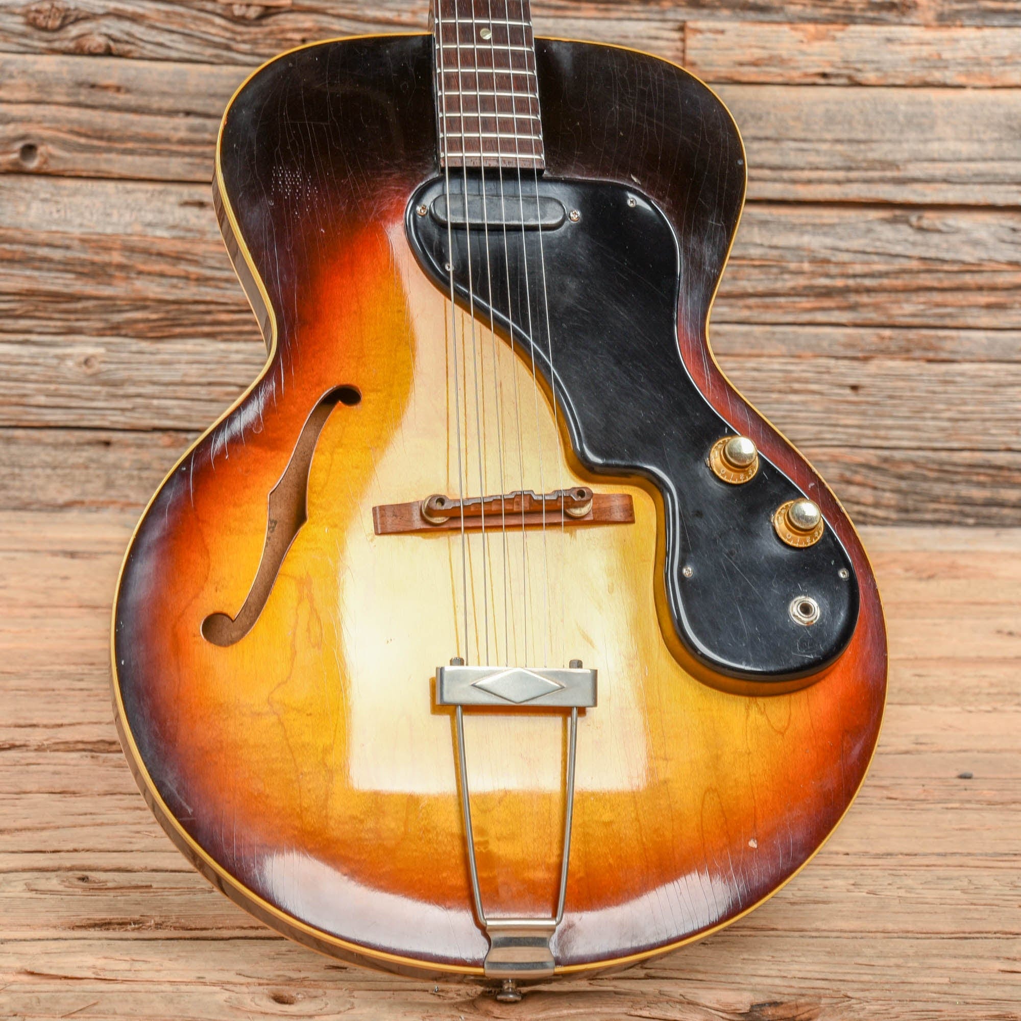 Gibson ES-120T Sunburst 1964 Electric Guitars / Hollow Body