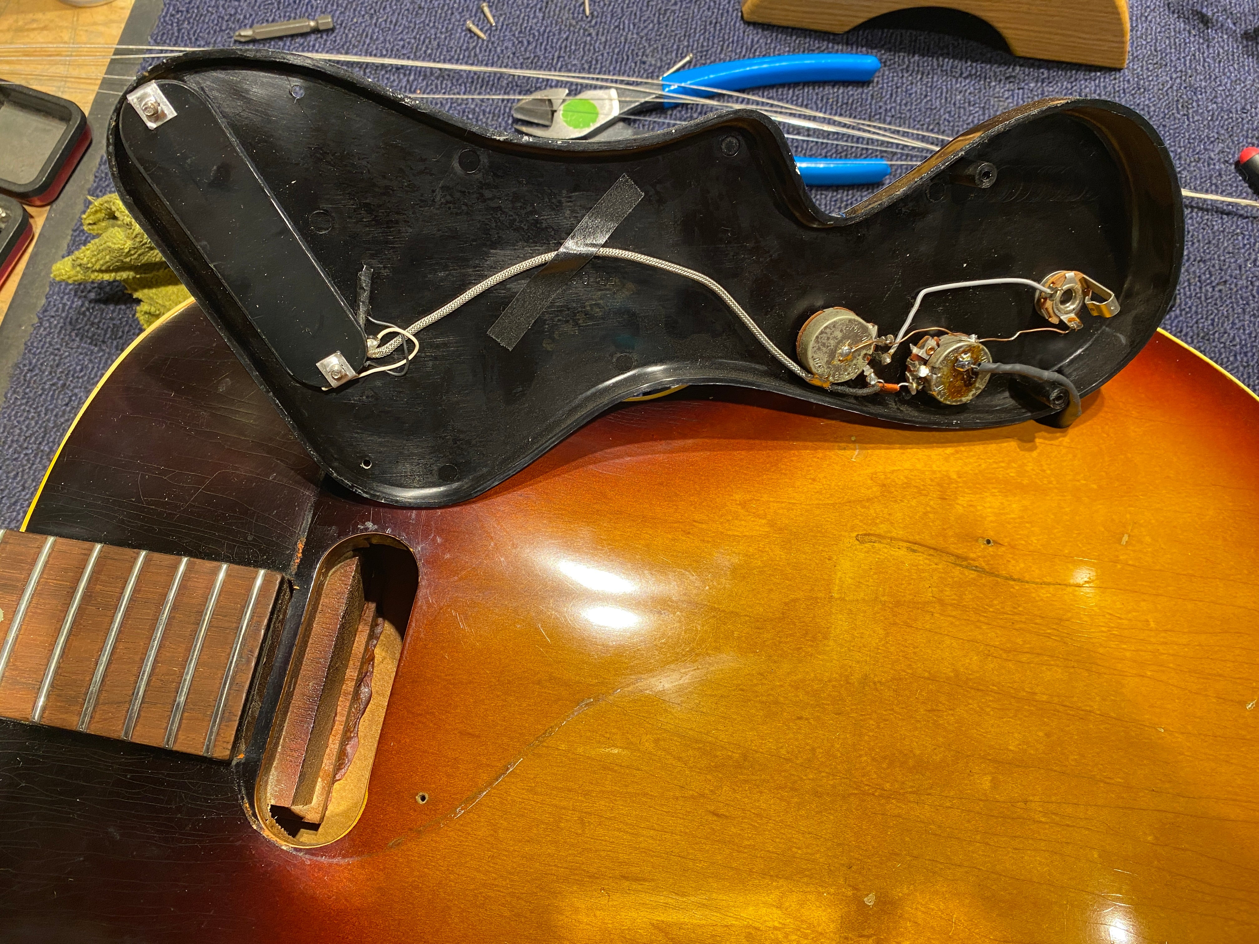 Gibson ES-120T Sunburst 1966 Electric Guitars / Hollow Body