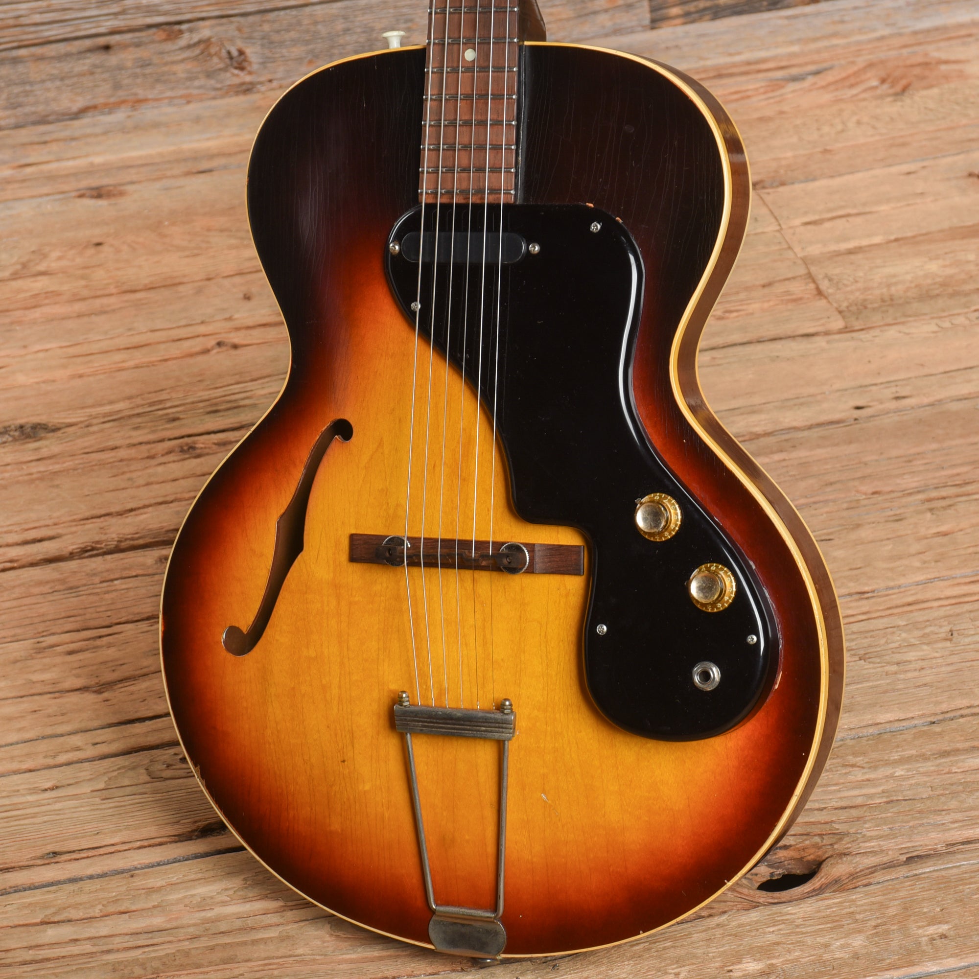 Gibson ES-120T Sunburst 1966 Electric Guitars / Hollow Body