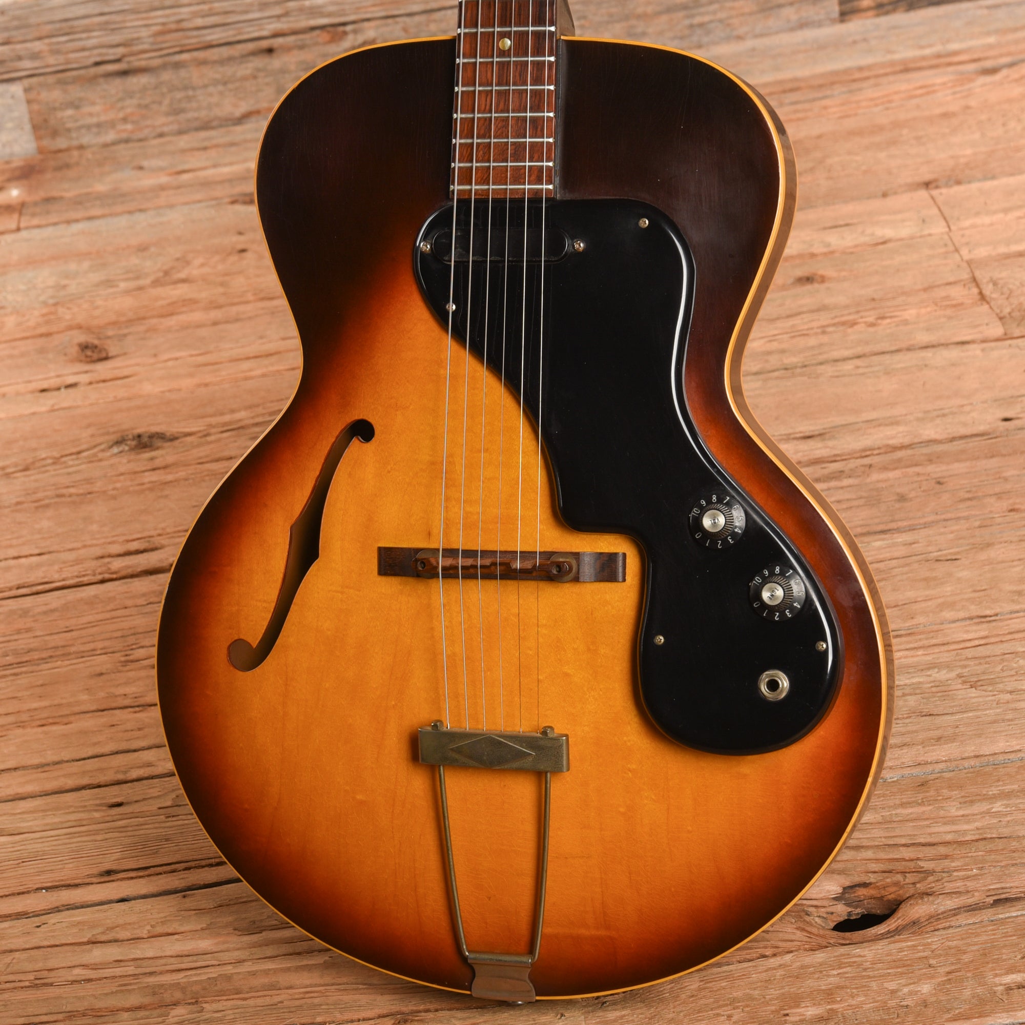 Gibson ES-120T Sunburst 1966 Electric Guitars / Hollow Body