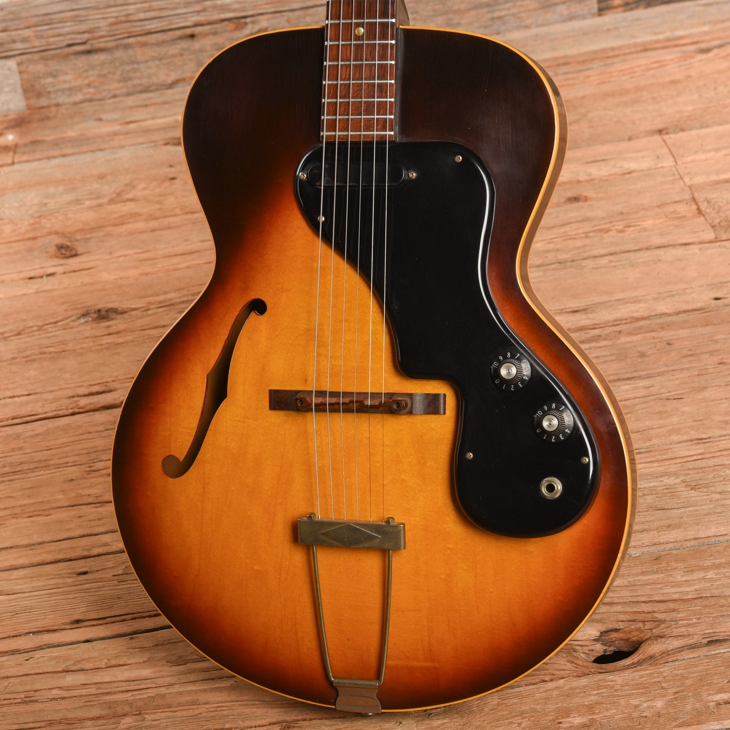 Gibson ES-120T Sunburst 1966 Electric Guitars / Hollow Body