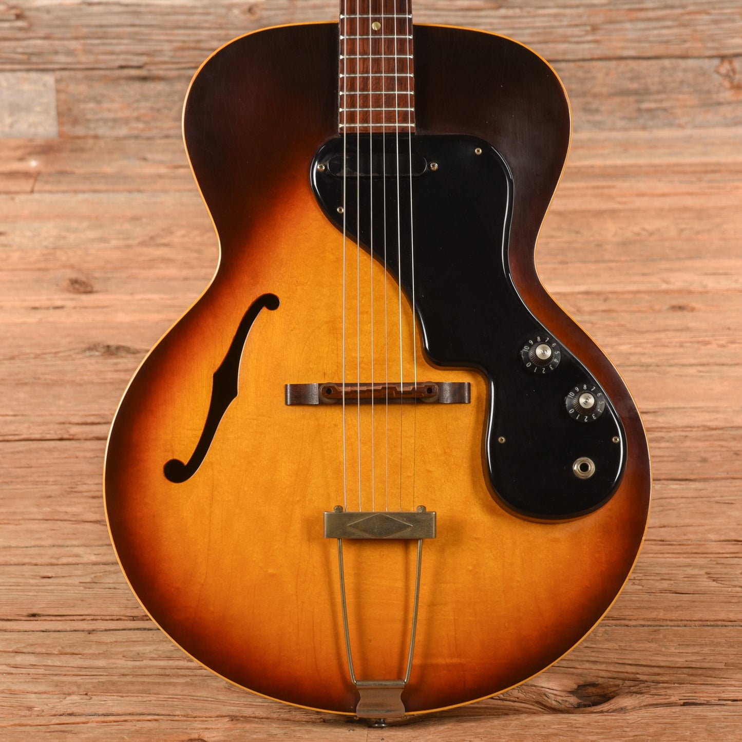 Gibson ES-120T Sunburst 1966 Electric Guitars / Hollow Body