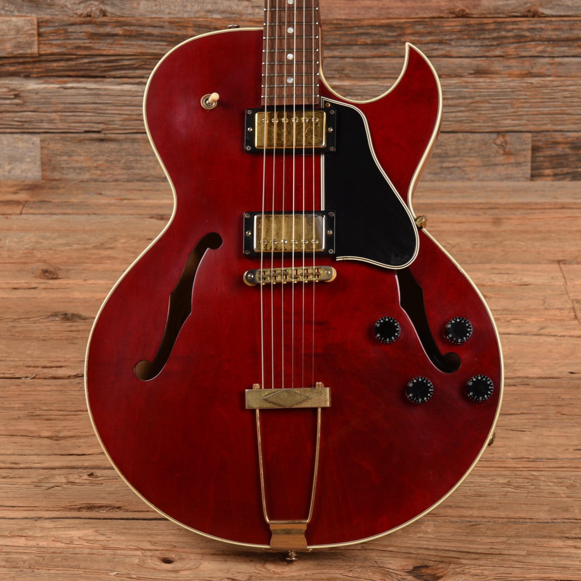 Gibson ES-135 Cherry 2002 Electric Guitars / Hollow Body
