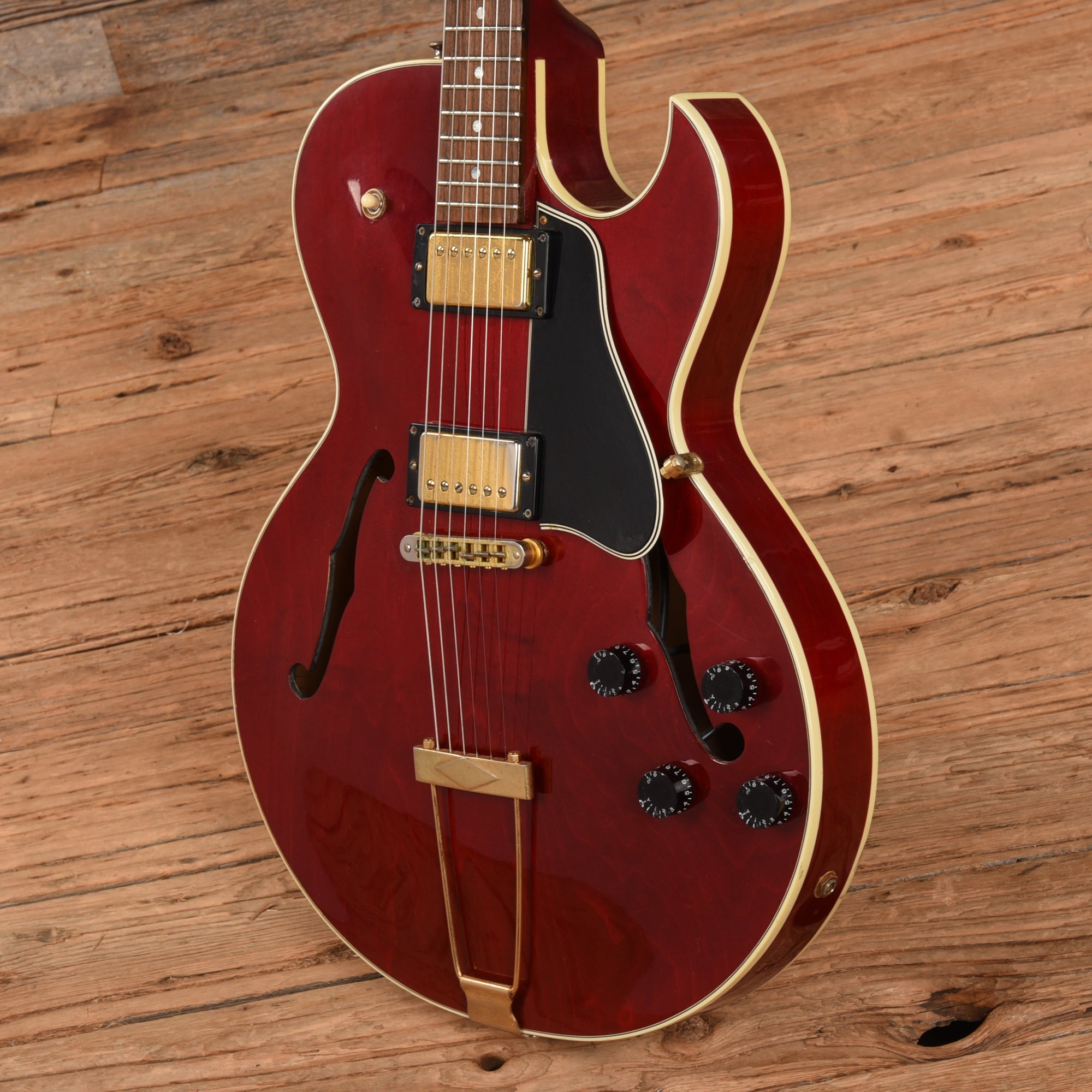 Gibson ES-135 Cherry 2002 Electric Guitars / Hollow Body
