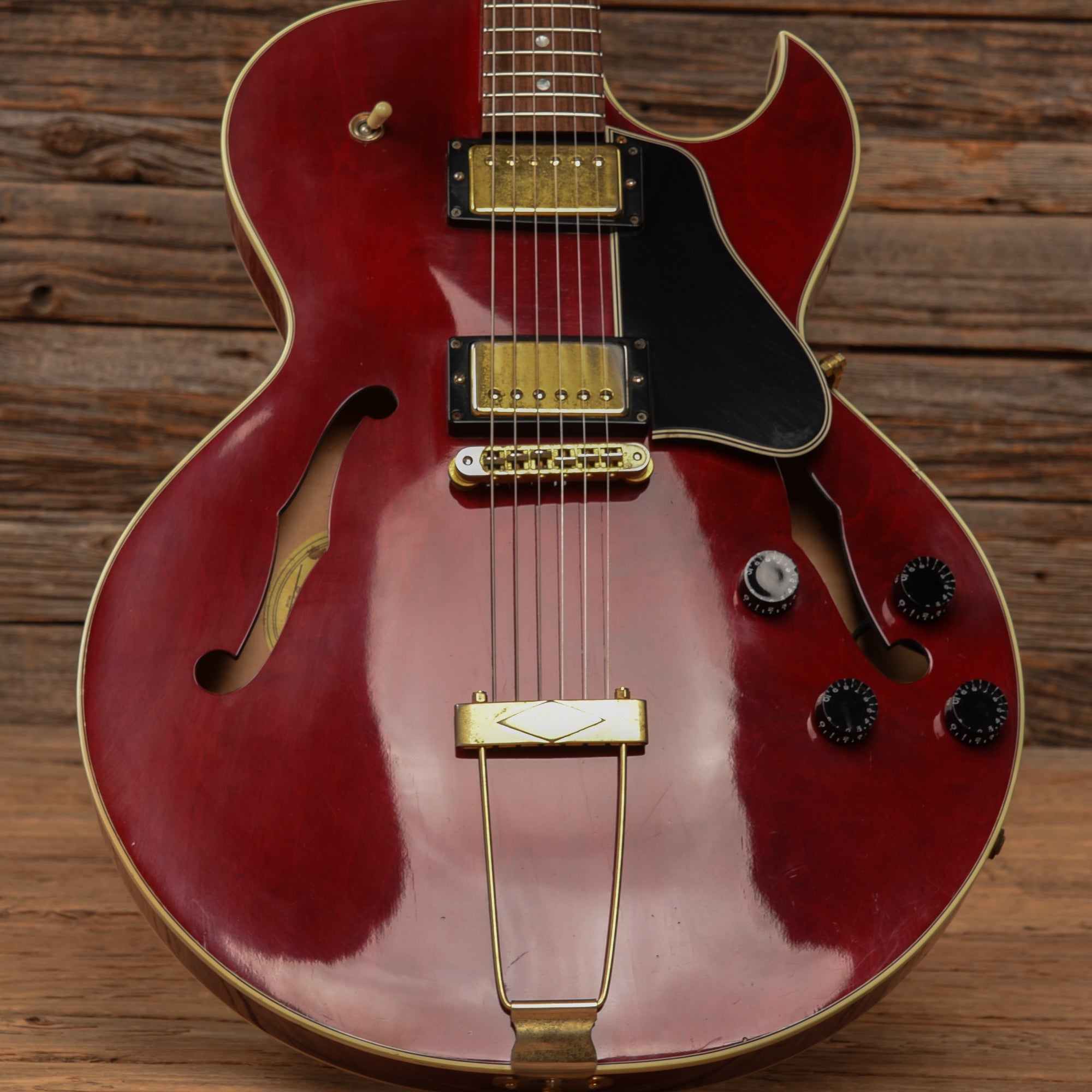 Gibson ES-135 Cherry 2002 Electric Guitars / Hollow Body