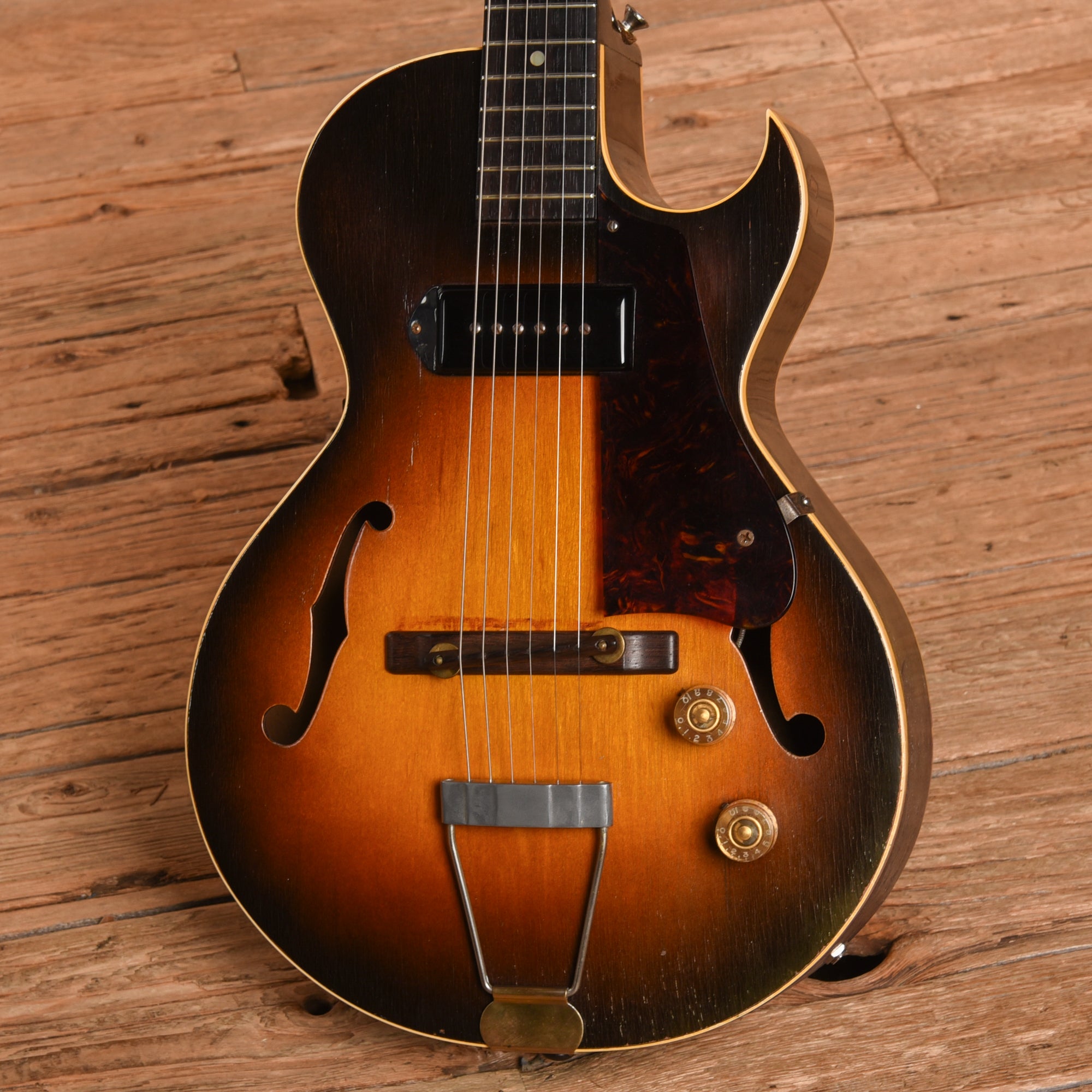 Gibson ES-140 3/4 Sunburst 1950 Electric Guitars / Hollow Body