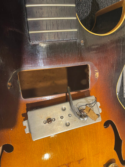 Gibson ES-140 3/4 Sunburst 1950 Electric Guitars / Hollow Body