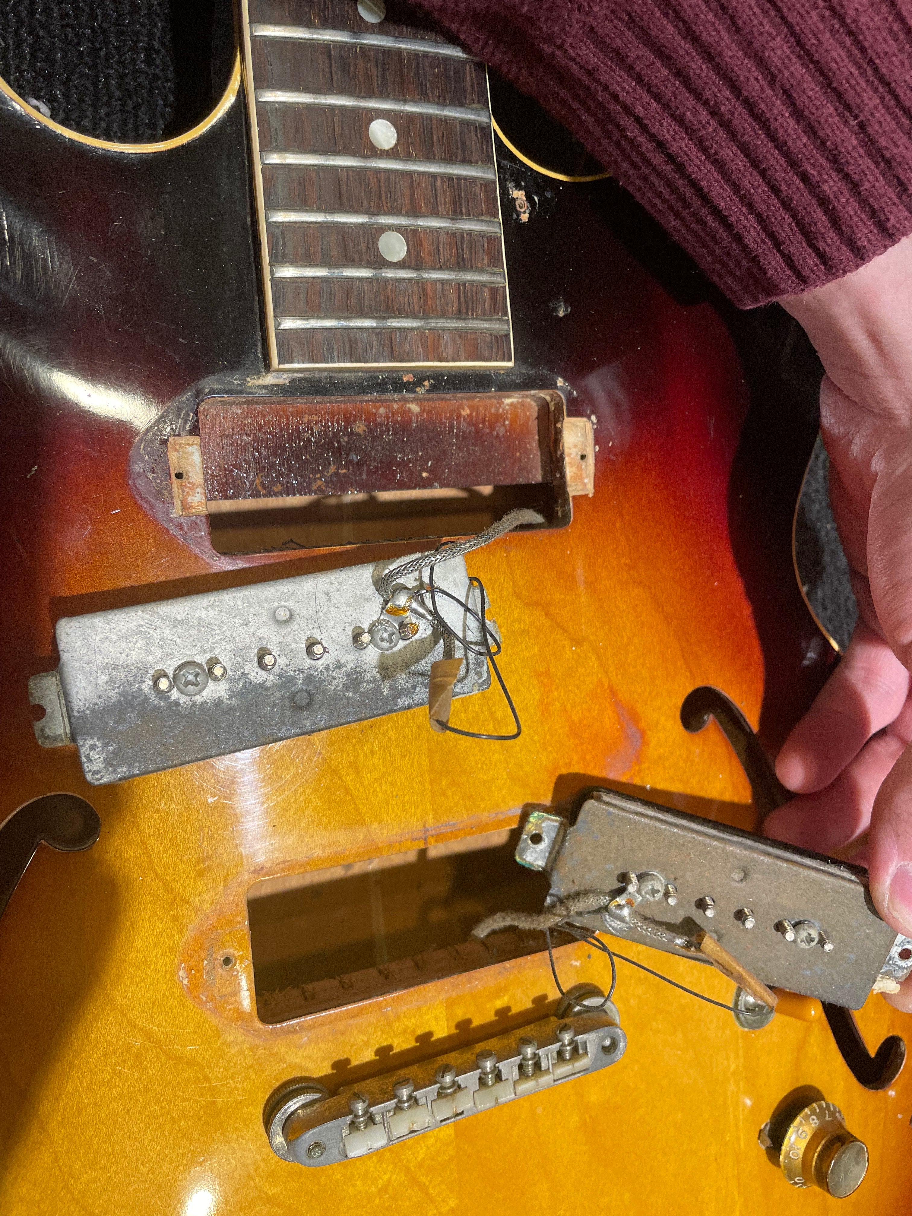 Gibson ES-330 Sunburst 1960 Electric Guitars / Hollow Body