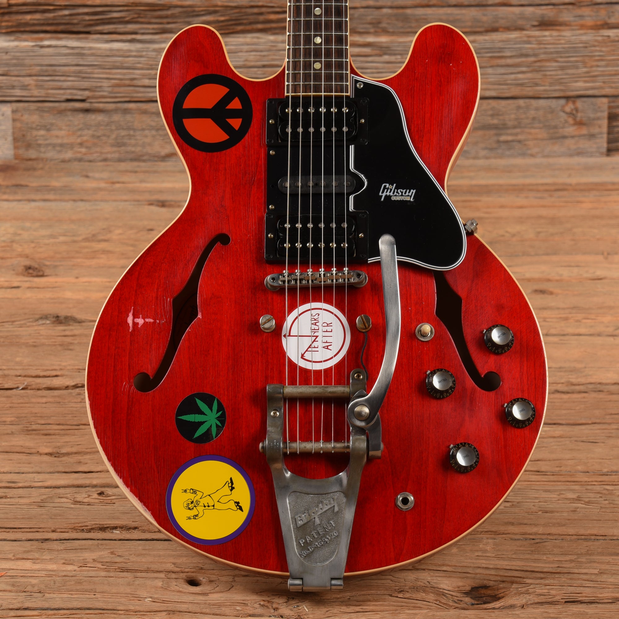 エレキギター Ｅａｓｔ　Ｖｉｌｌａｇｅ　Ｇｕｉｔｅｒｓ 1997 Orville ES-335 Gibson-Licensed Semi-Hollow Guitar Cherry, Japan T