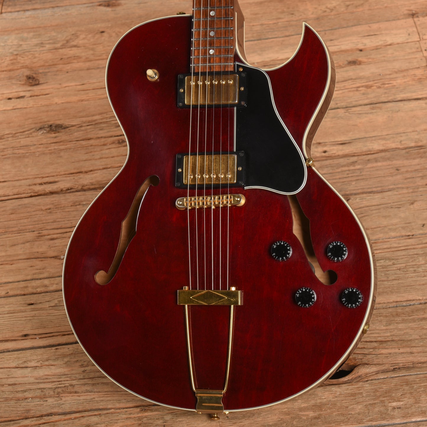 Gibson ES-135 Wine Red 1999 Electric Guitars / Semi-Hollow