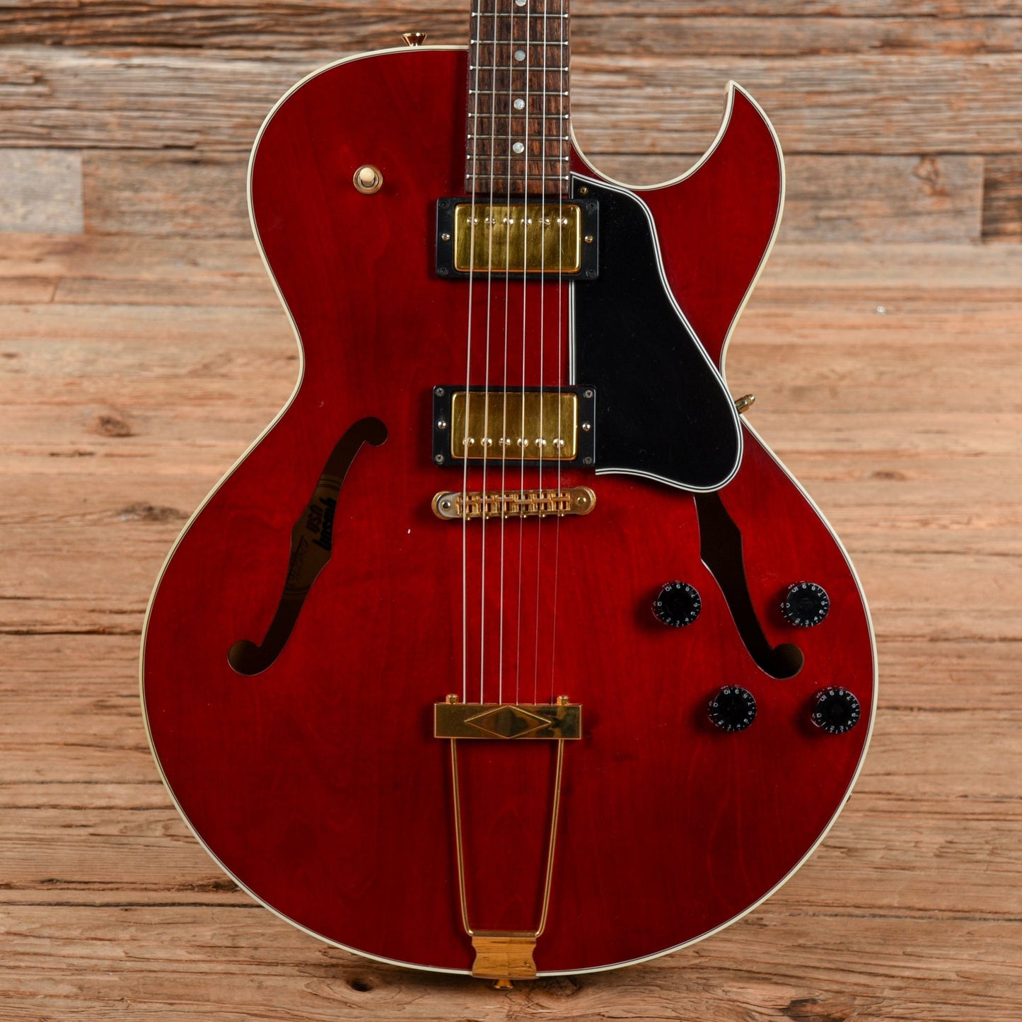 Gibson ES-135 Wine Red 2002 Electric Guitars / Semi-Hollow