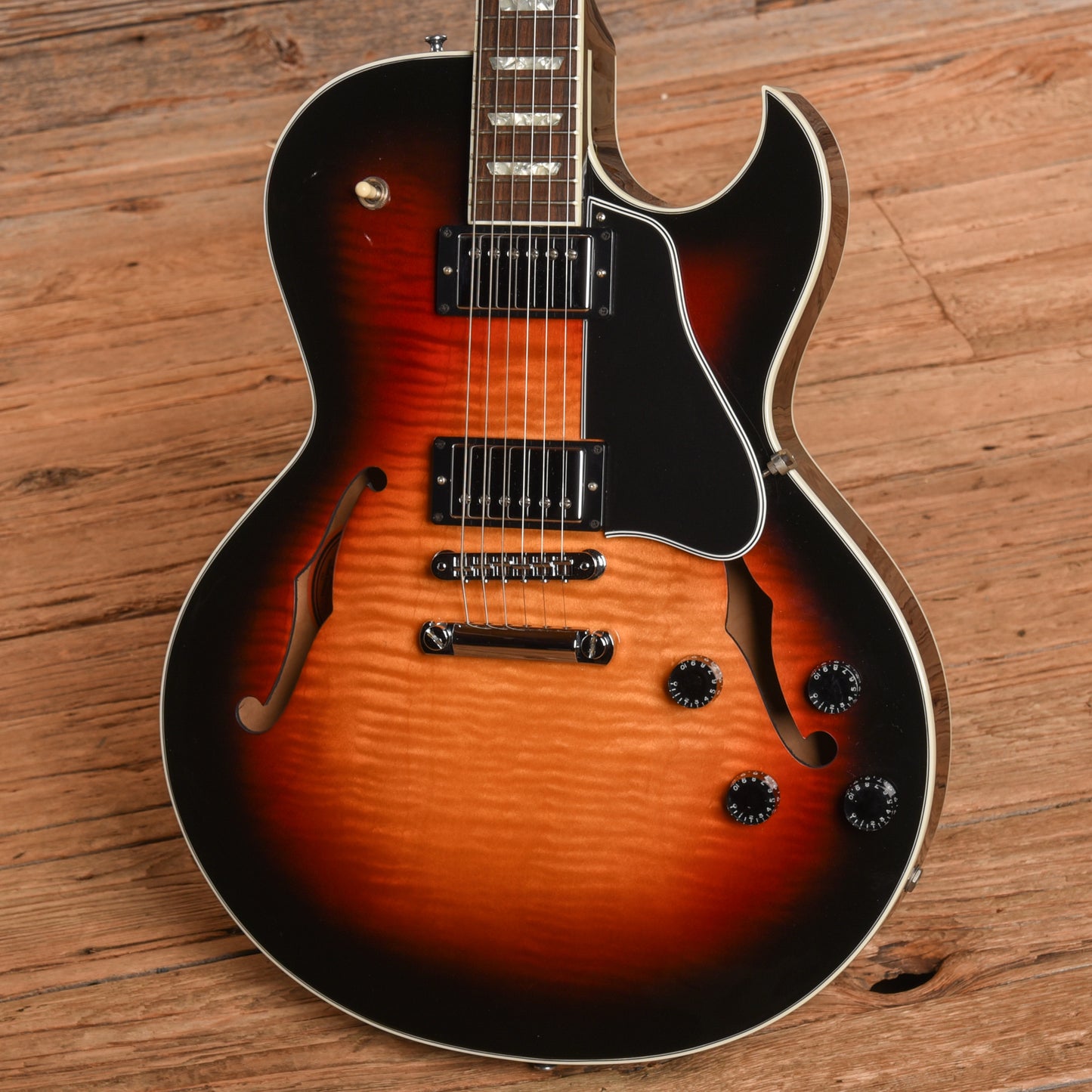 Gibson ES-137 Classic Sunburst 2005 Electric Guitars / Semi-Hollow