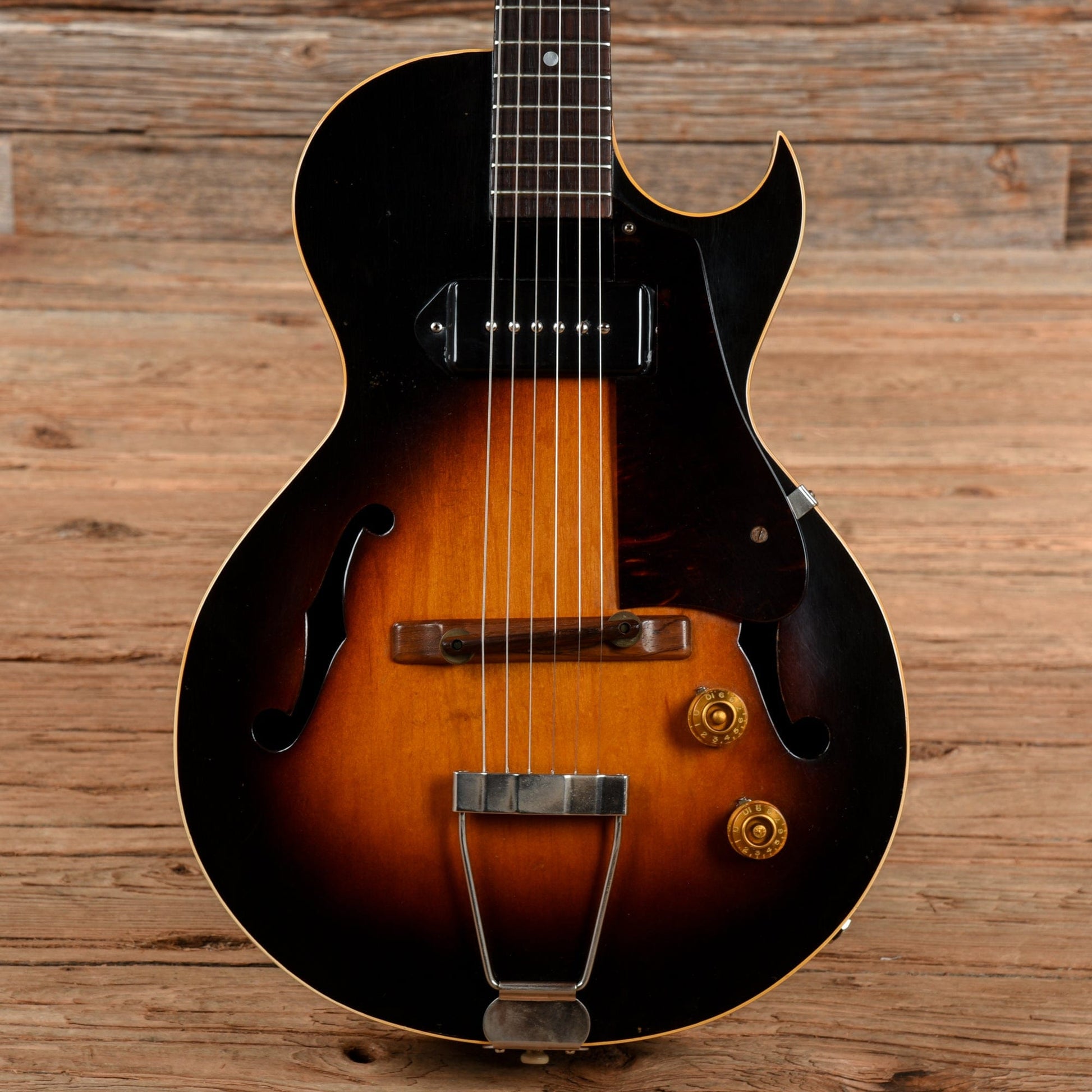 Gibson ES-140 3/4 Sunburst 1954 Electric Guitars / Semi-Hollow