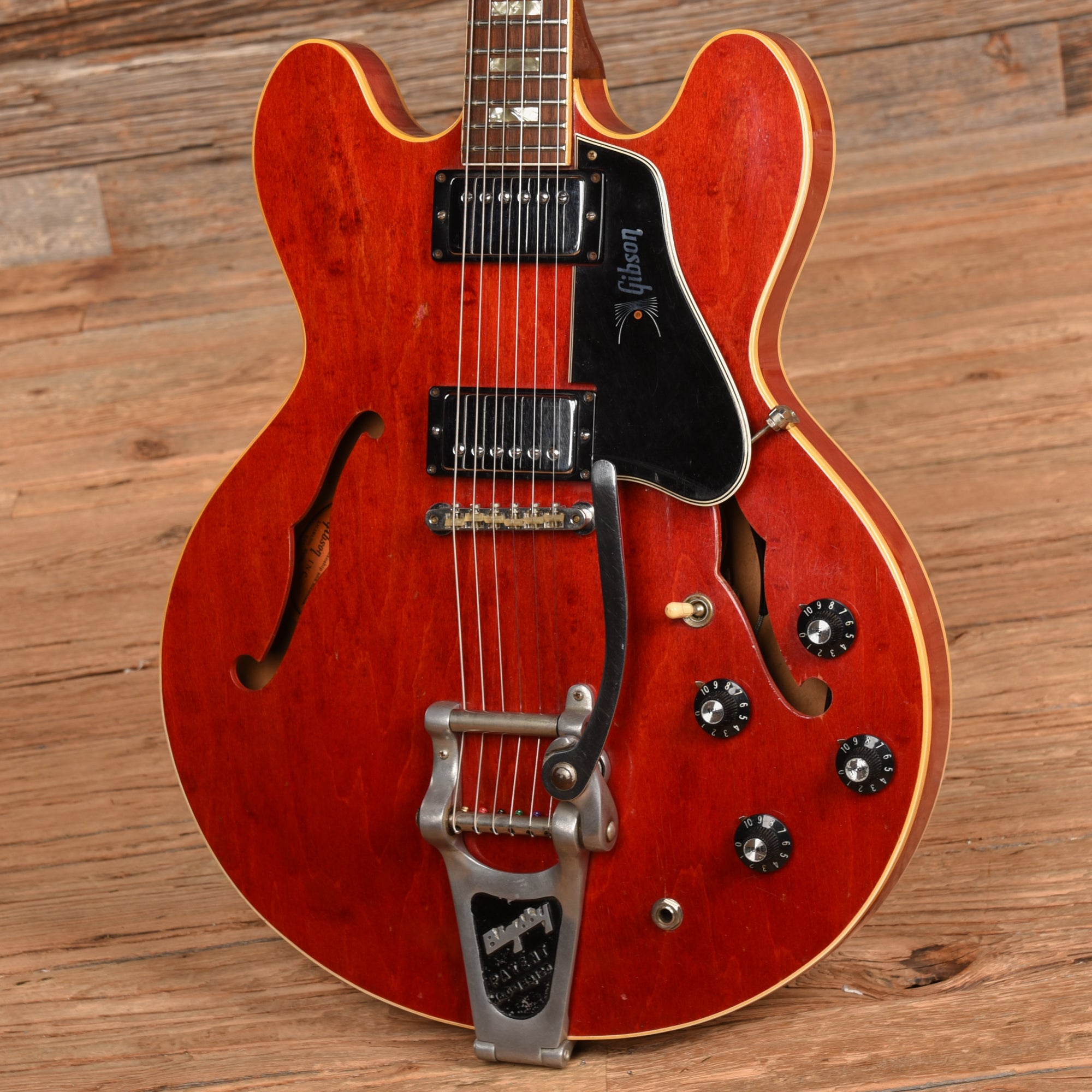 Gibson ES-335 Cherry 1968 Electric Guitars / Semi-Hollow