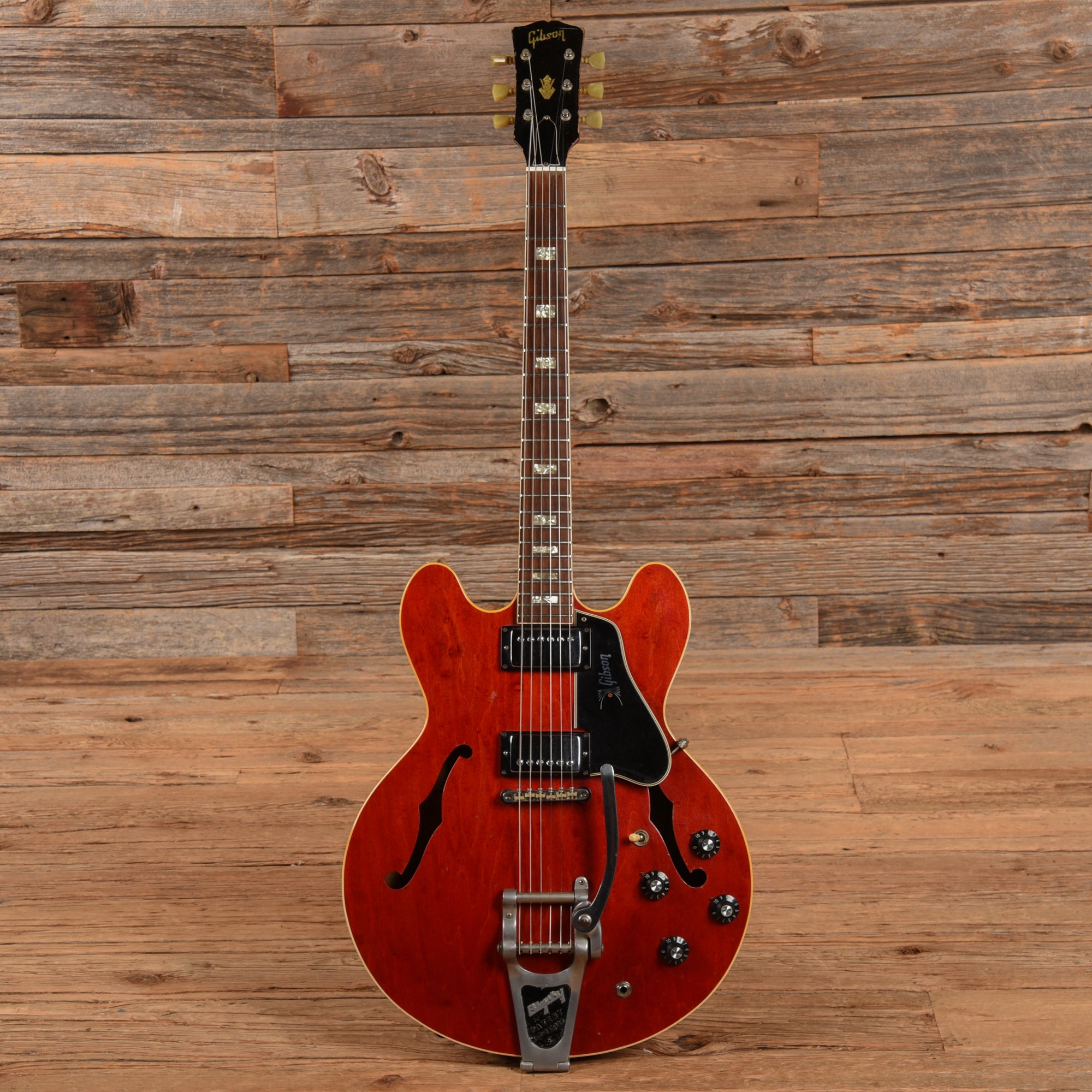 Gibson ES-335 Cherry 1968 Electric Guitars / Semi-Hollow