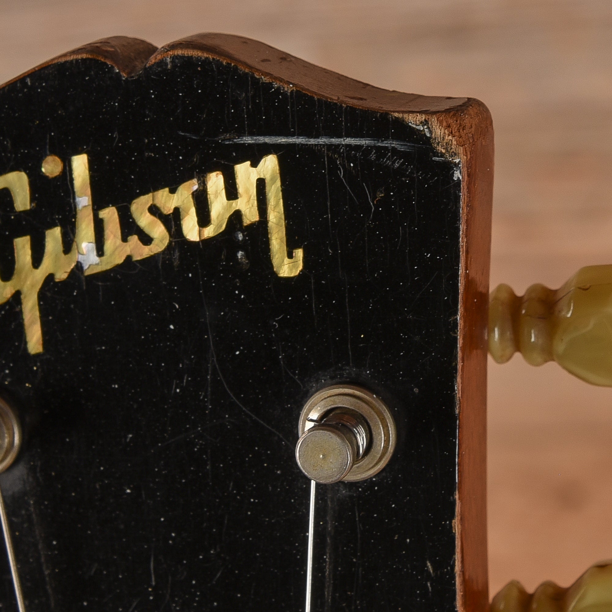 Gibson ES-335 Cherry 1968 Electric Guitars / Semi-Hollow