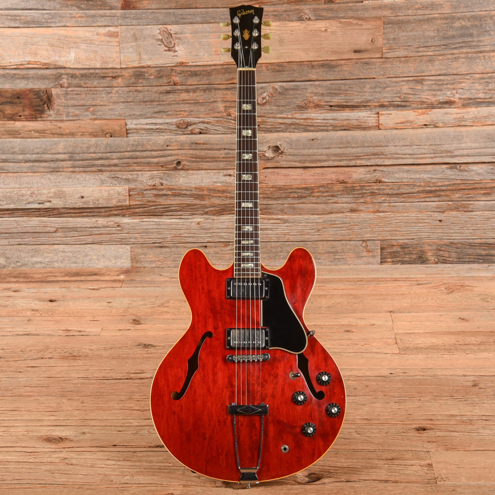 Gibson ES-335 Cherry 1968 Electric Guitars / Semi-Hollow
