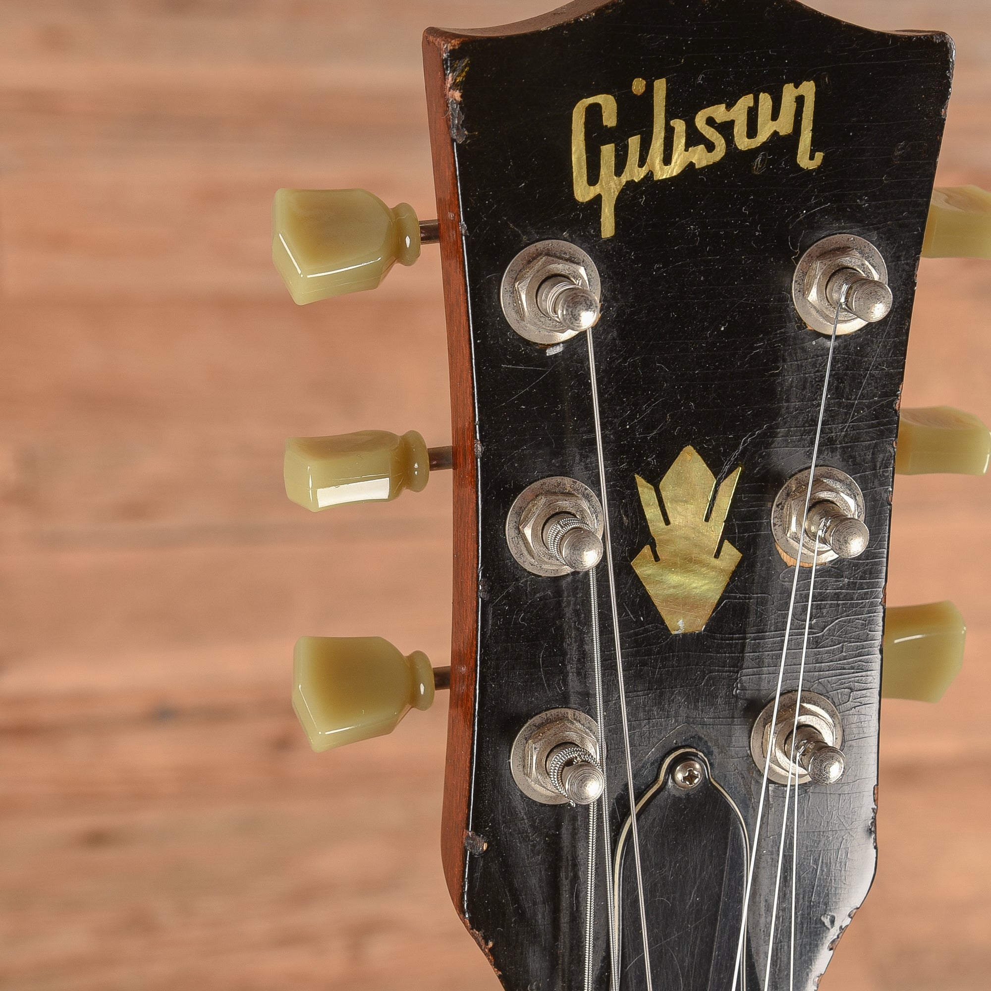 Gibson ES-335 Cherry 1968 Electric Guitars / Semi-Hollow