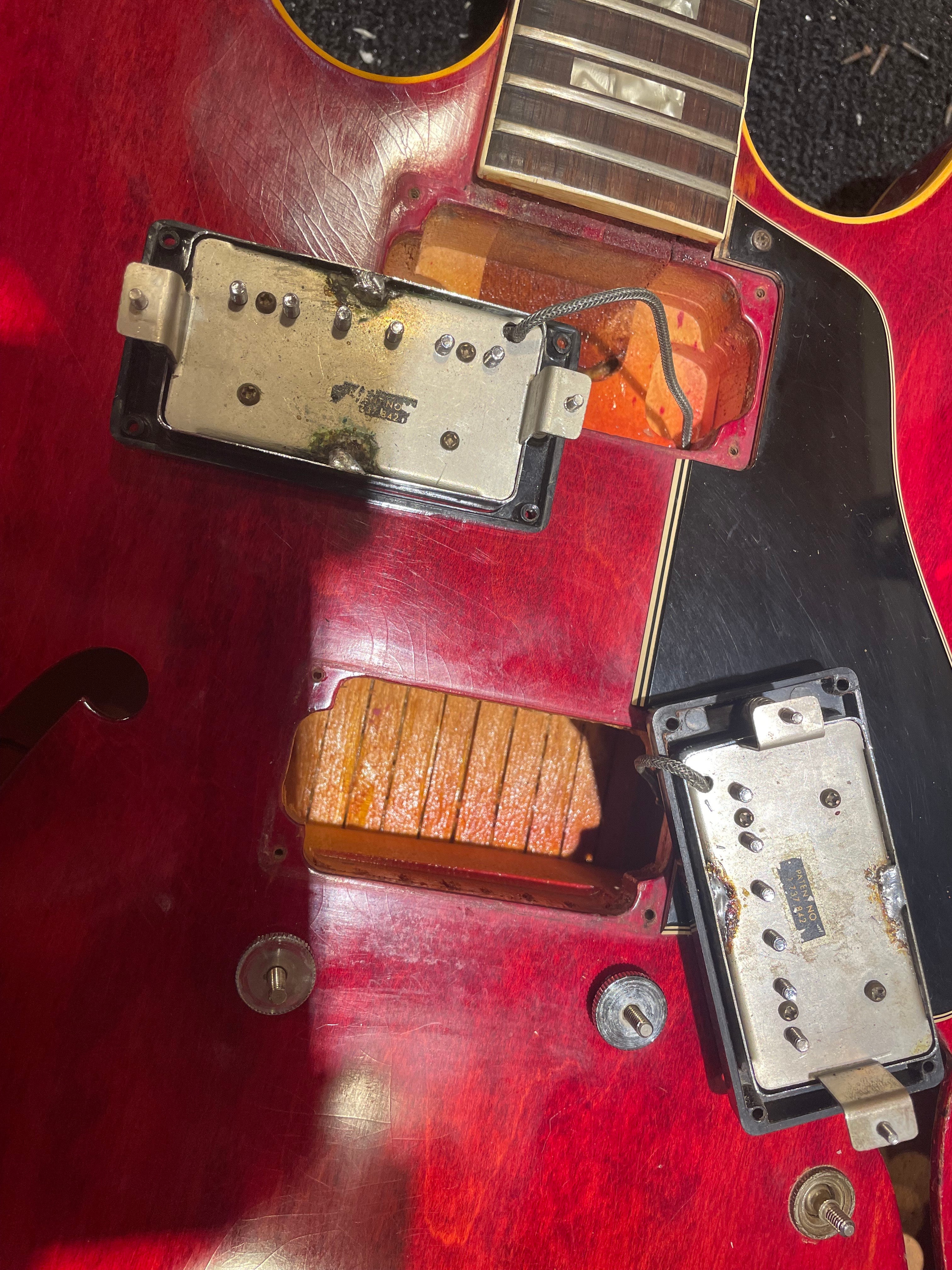Gibson ES-335 Cherry 1968 Electric Guitars / Semi-Hollow