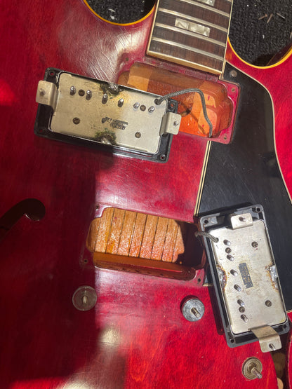 Gibson ES-335 Cherry 1968 Electric Guitars / Semi-Hollow