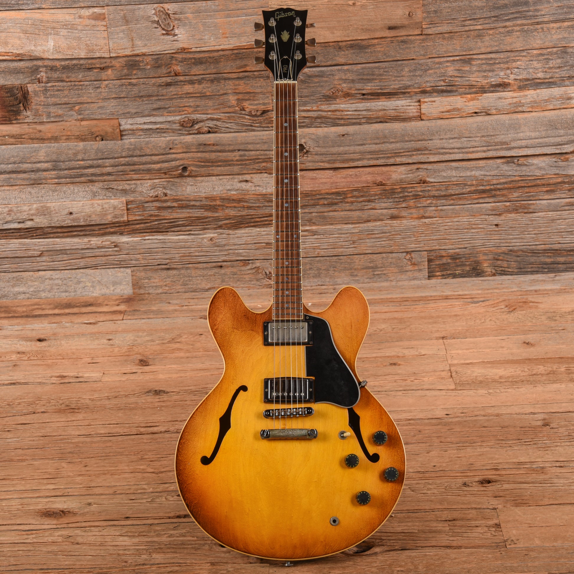 Gibson ES-335 Pro Sunburst 1981 Electric Guitars / Semi-Hollow