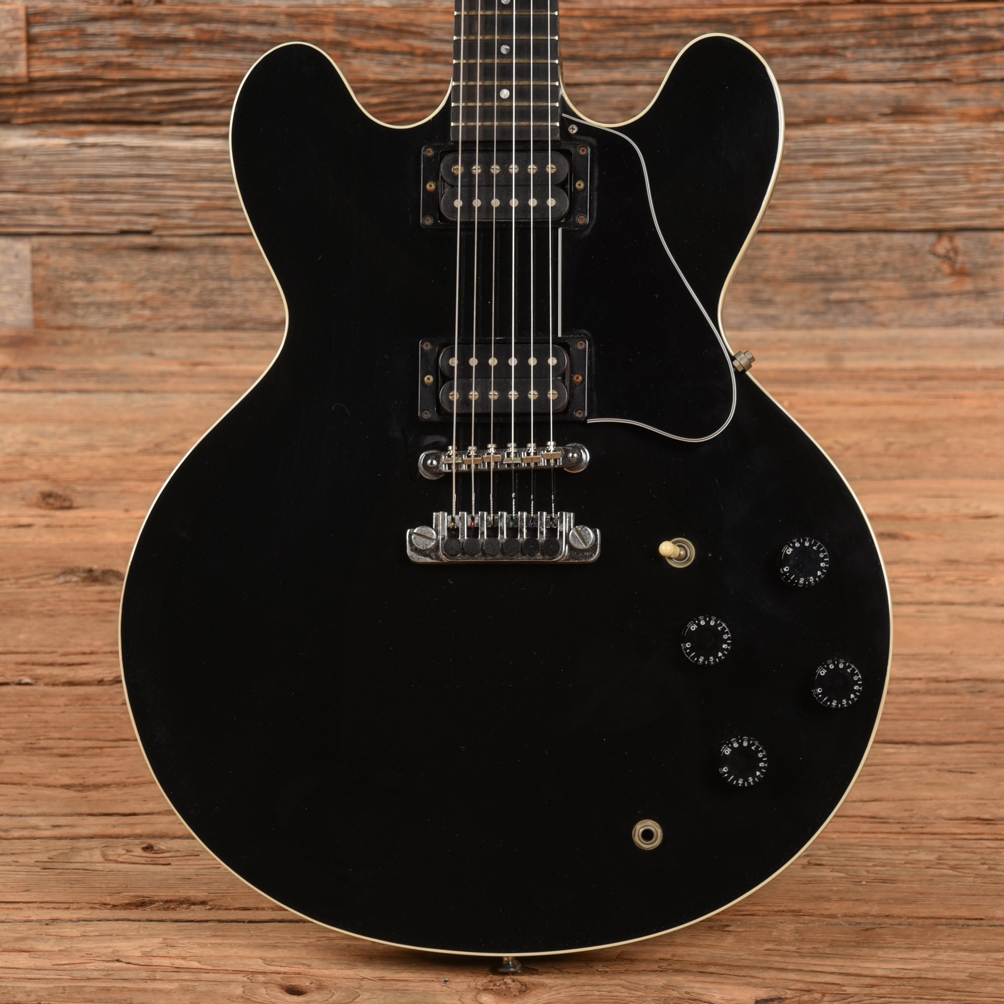 Gibson ES-335 Studio Ebony 1991 – Chicago Music Exchange