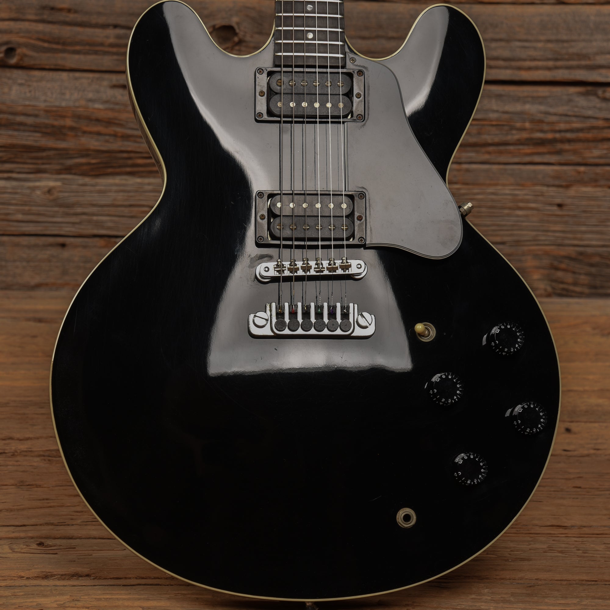 Gibson ES-335 Studio Ebony 1991 – Chicago Music Exchange