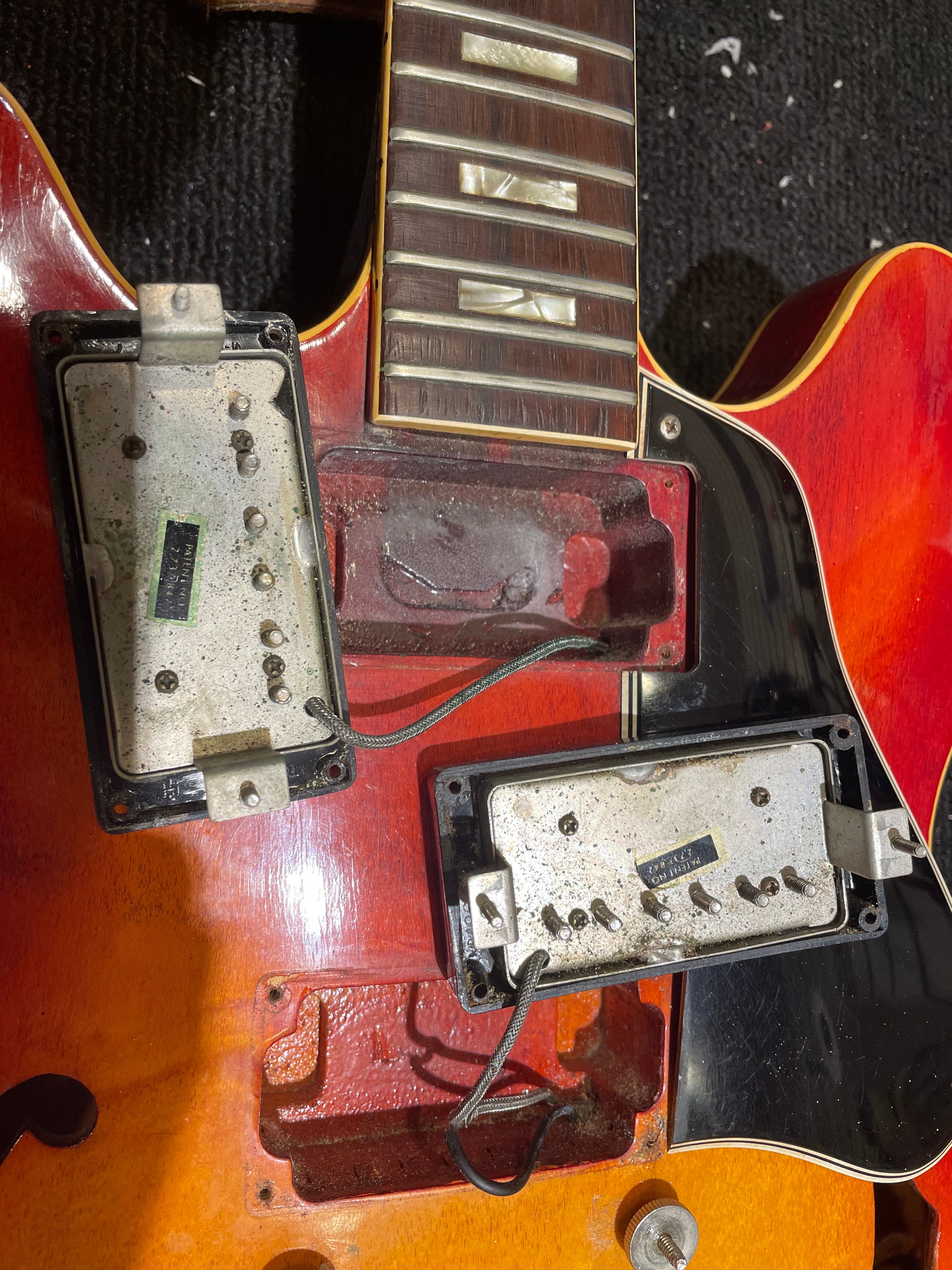 Gibson ES-335 Sunburst 1963 Electric Guitars / Semi-Hollow