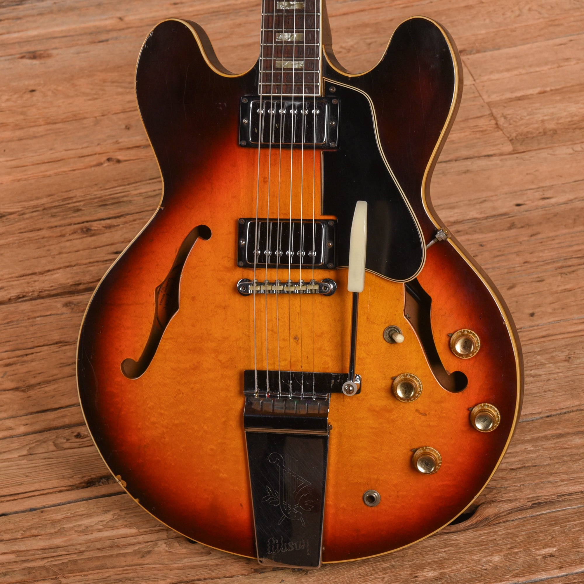 Gibson ES-335 Sunburst 1965 Electric Guitars / Semi-Hollow