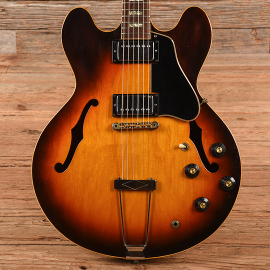 Gibson ES-335 Sunburst 1968 Electric Guitars / Semi-Hollow