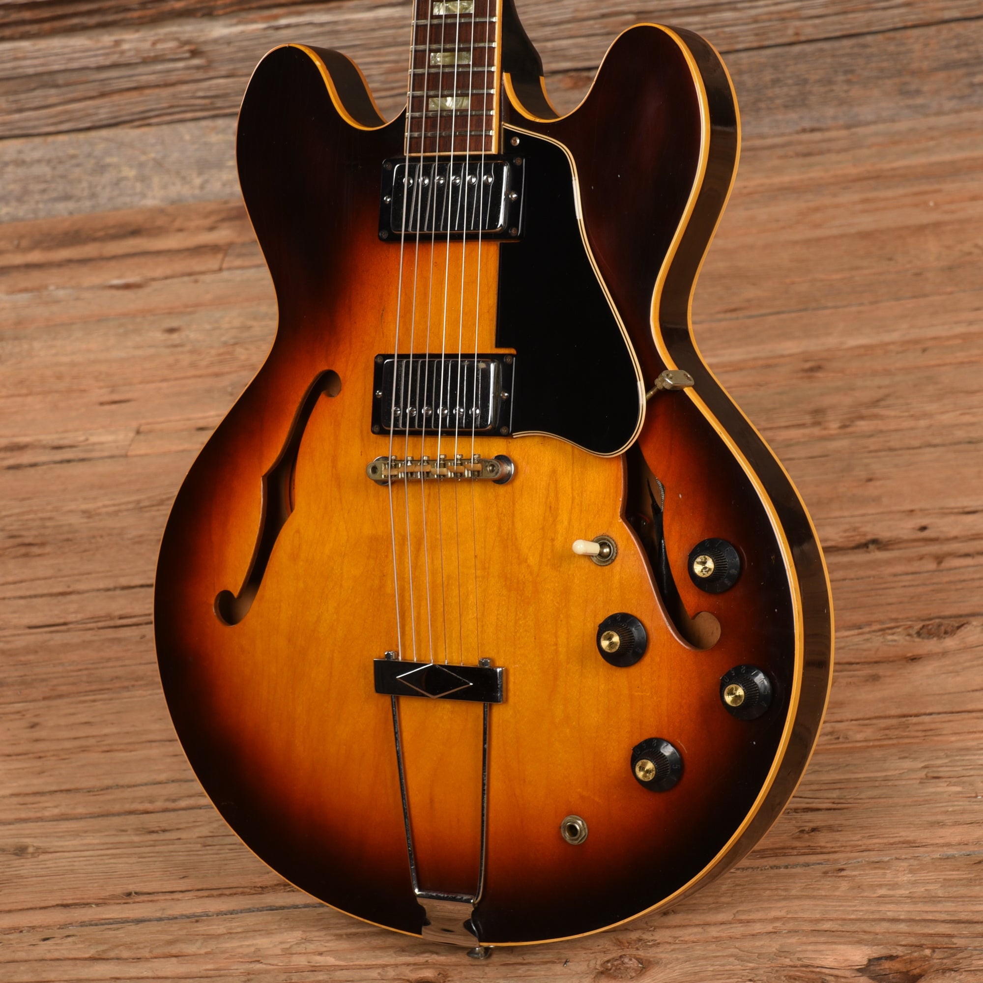 Gibson ES-335 Sunburst 1968 Electric Guitars / Semi-Hollow