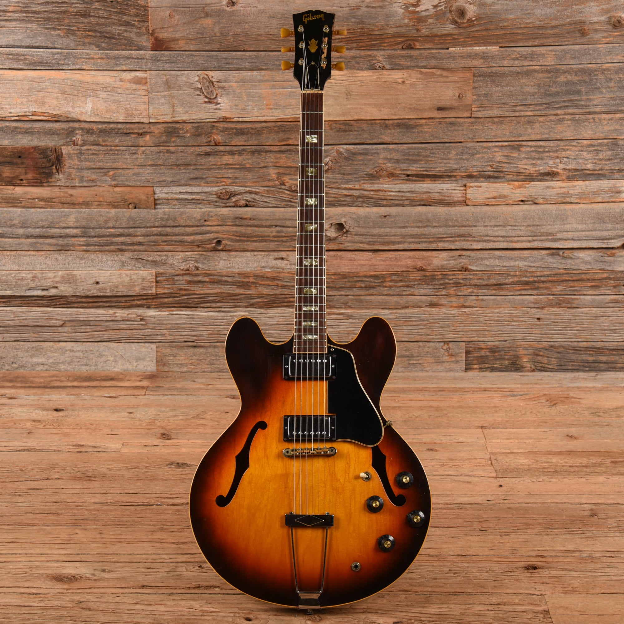 Gibson ES-335 Sunburst 1968 Electric Guitars / Semi-Hollow