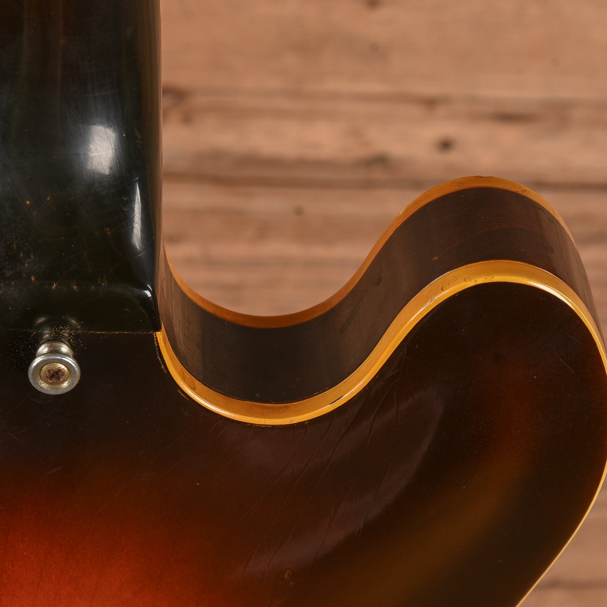 Gibson ES-335 Sunburst 1968 Electric Guitars / Semi-Hollow