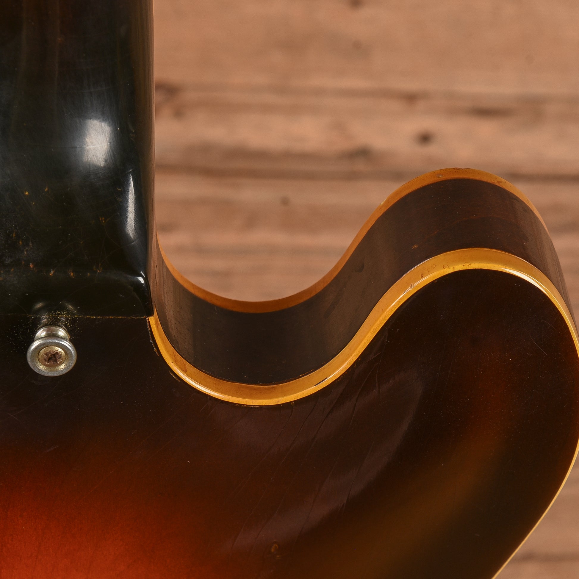 Gibson ES-335 Sunburst 1968 Electric Guitars / Semi-Hollow