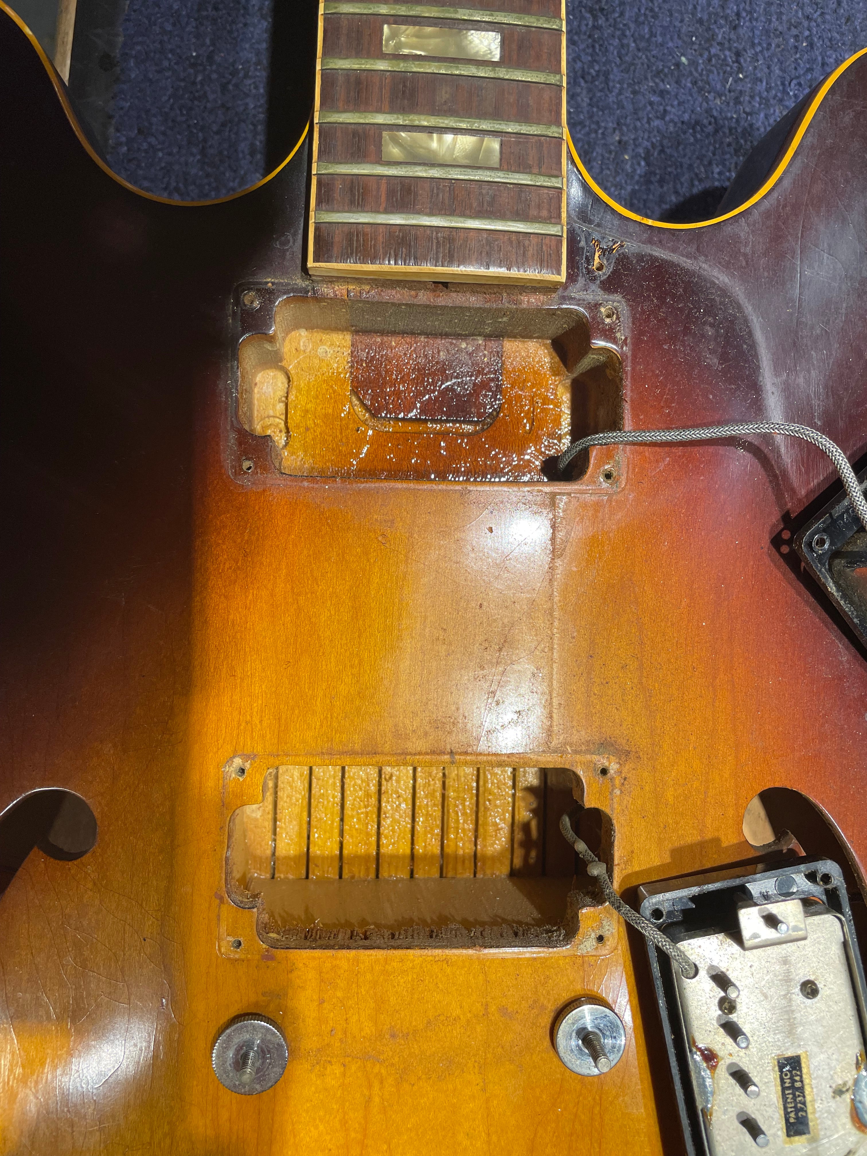 Gibson ES-335 Sunburst 1968 Electric Guitars / Semi-Hollow