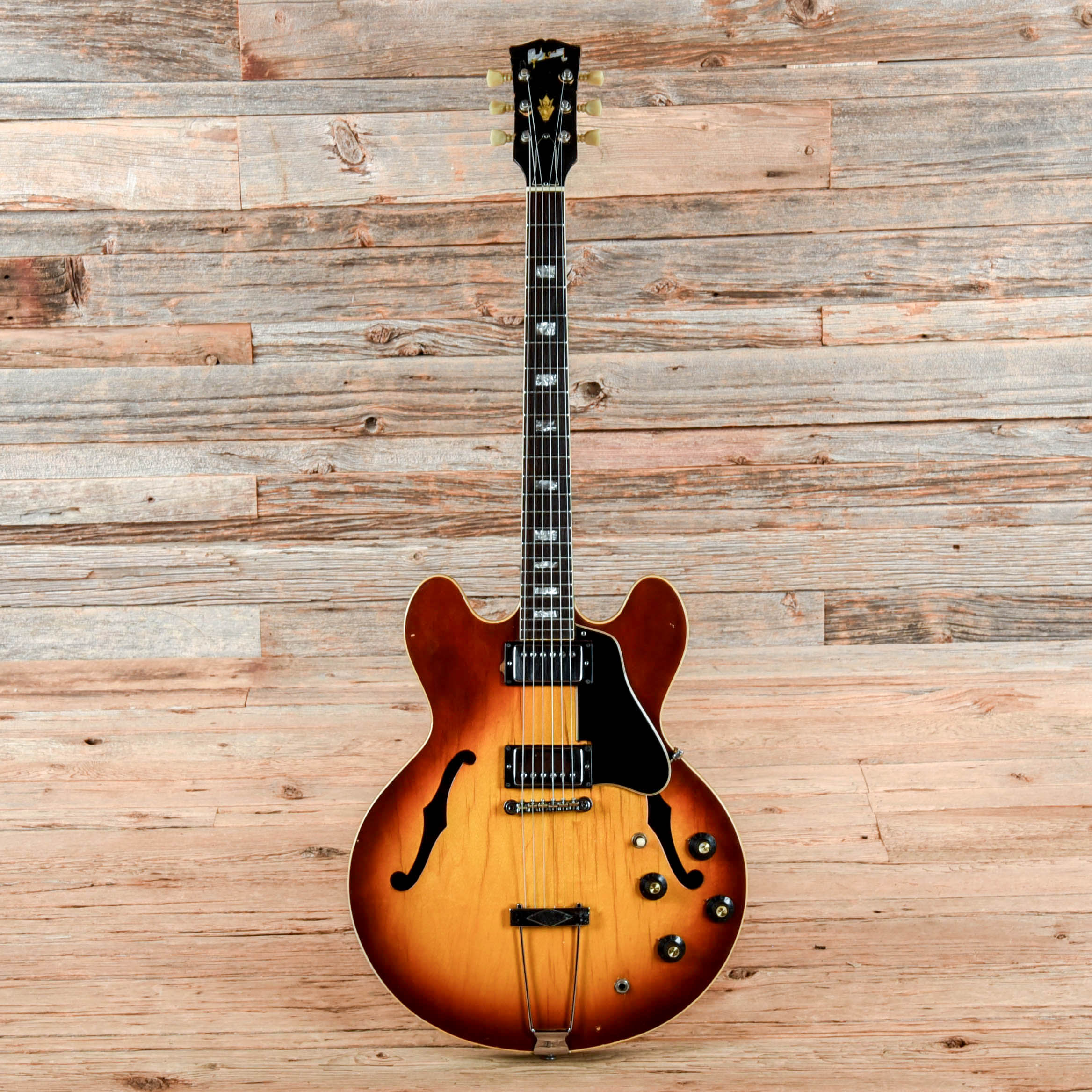 Gibson ES-335 Sunburst 1969 Electric Guitars / Semi-Hollow