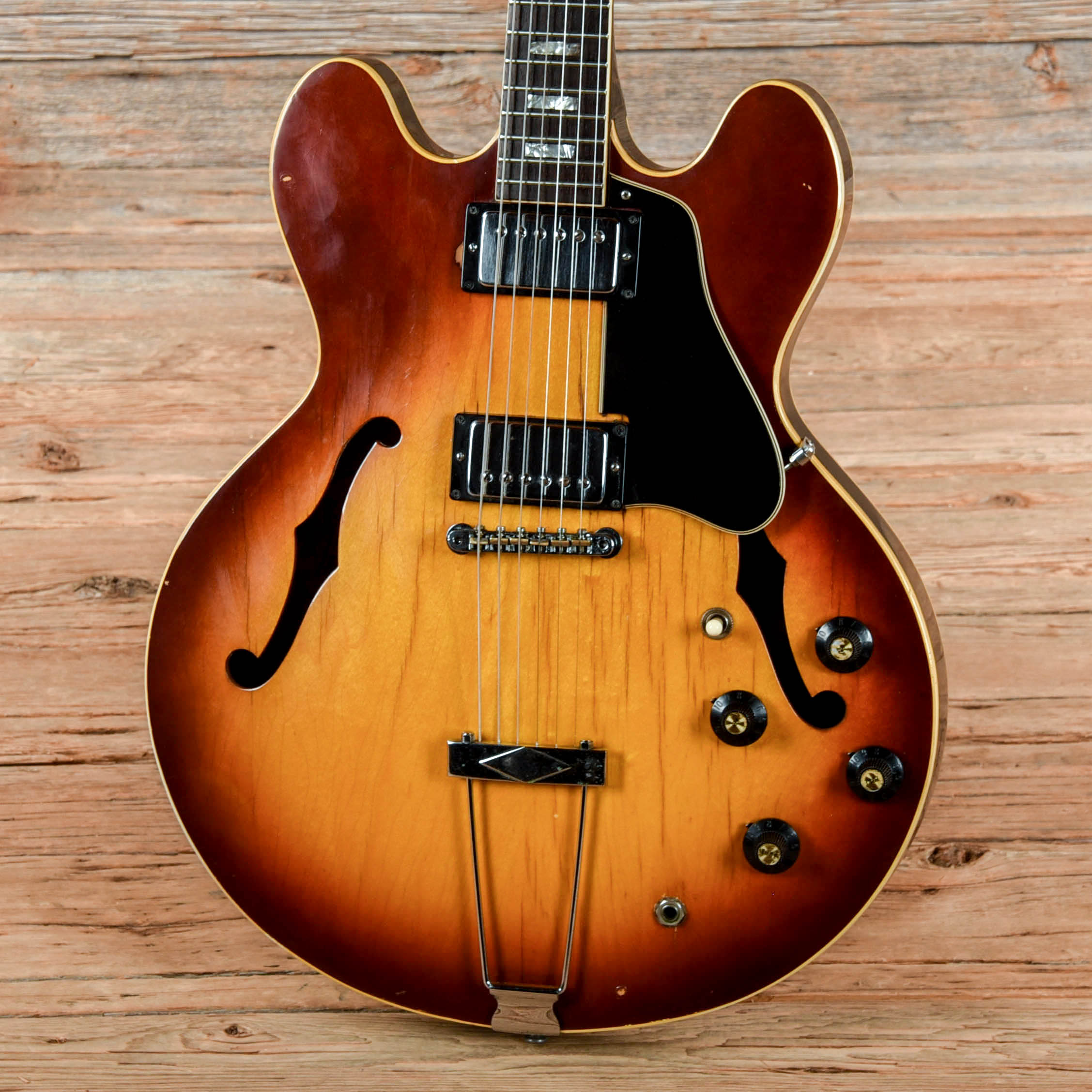 Gibson ES-335 Sunburst 1969 Electric Guitars / Semi-Hollow