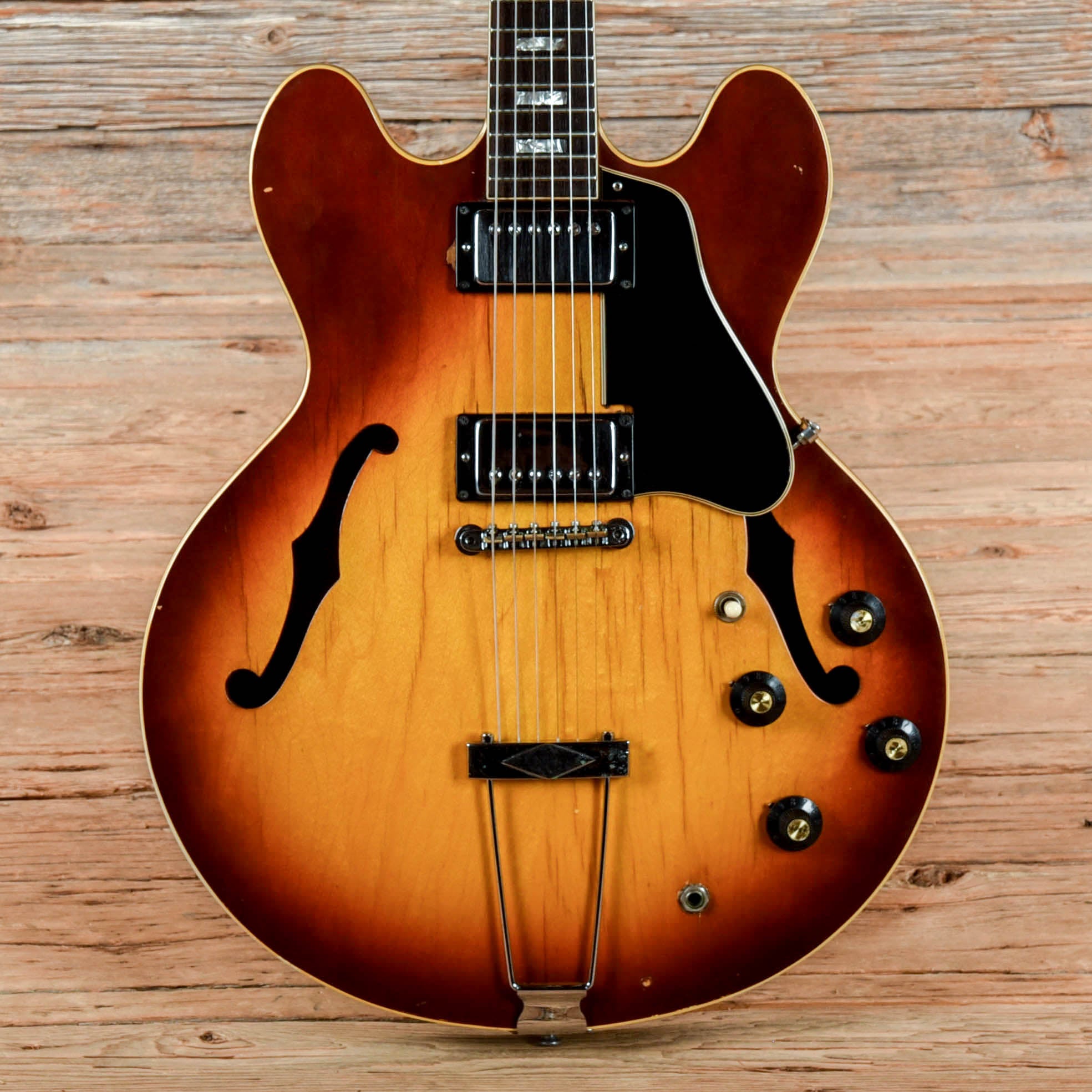 Gibson ES-335 Sunburst 1969 Electric Guitars / Semi-Hollow