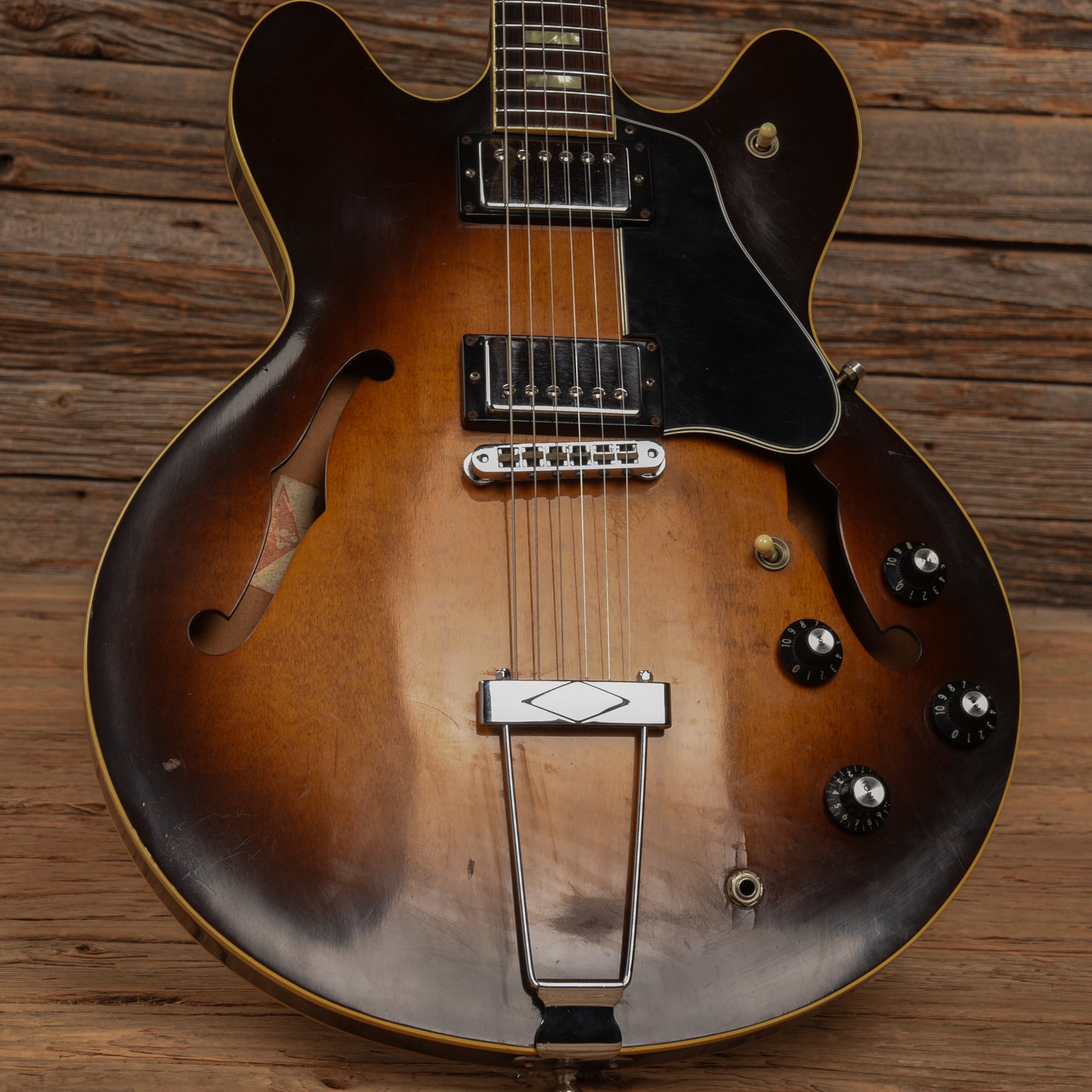 Gibson ES-335 Sunburst 1980 Electric Guitars / Semi-Hollow